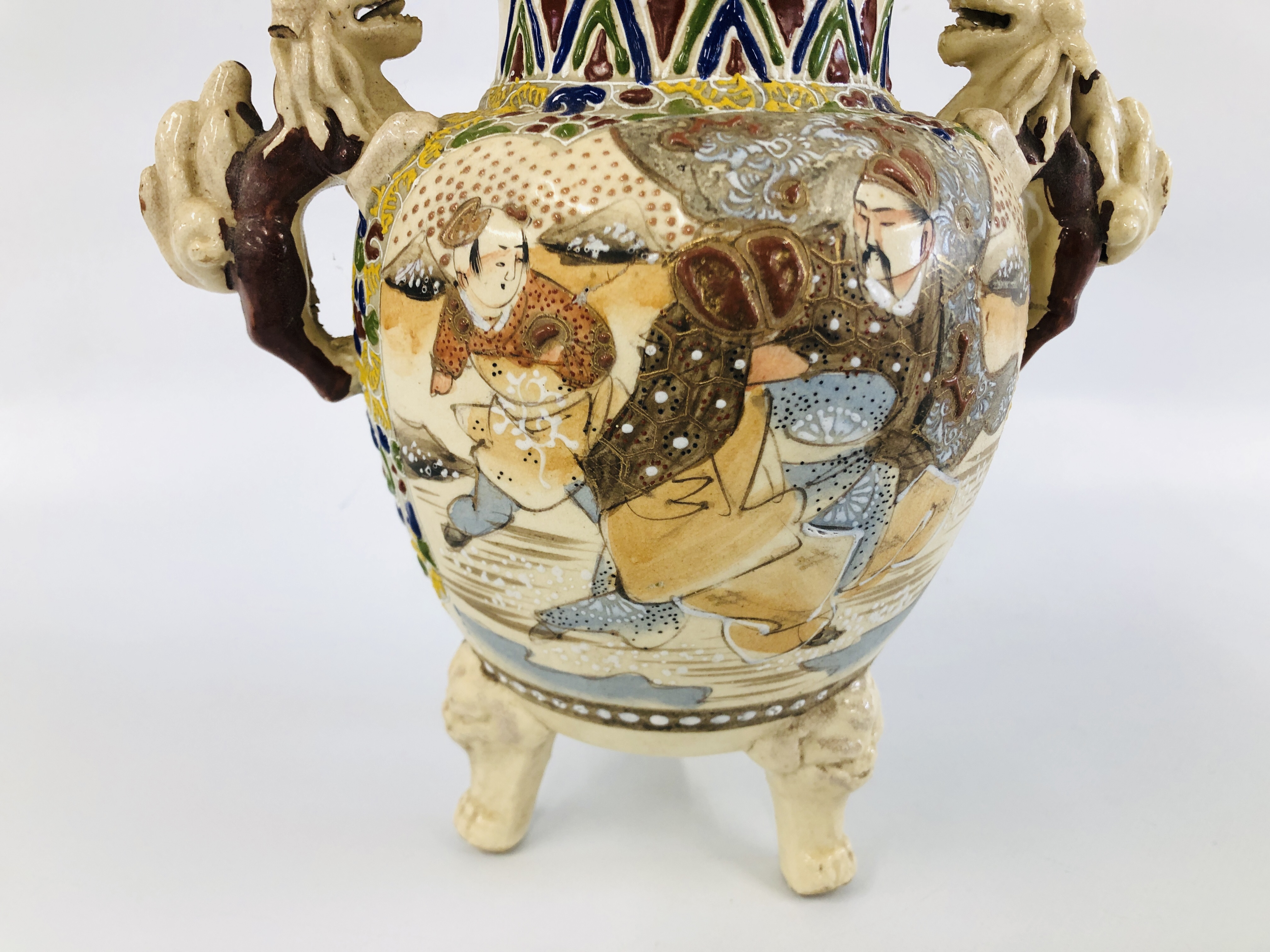 CHINESE STONEWARE URN SUPPORTED BY THREE FOO DOG FEET AND FOO DOG DETAILING A/F - Image 7 of 13