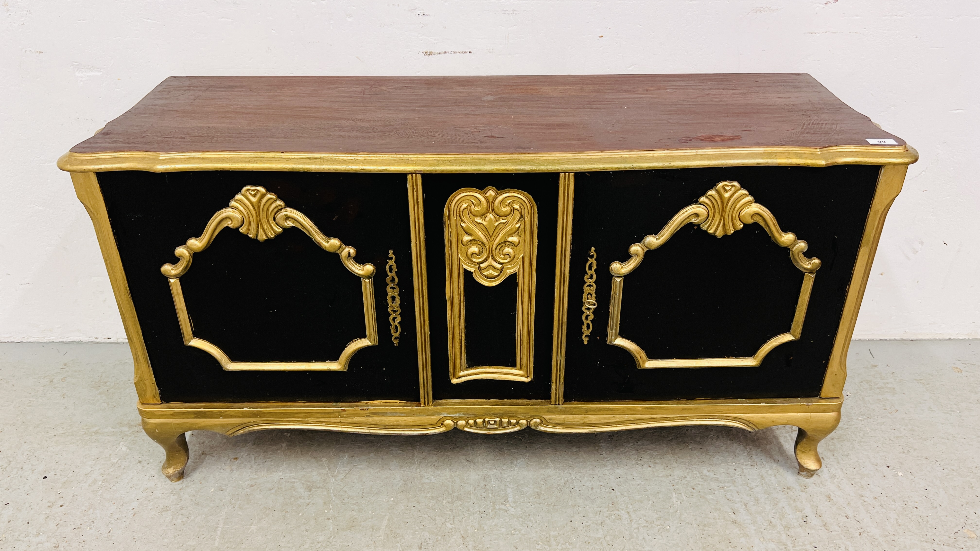 A REPRODUCTION LOW LEVEL TWO DOOR CABINET WITH BLACK AND GOLD PAINTED FINISH WIDTH 124CM.