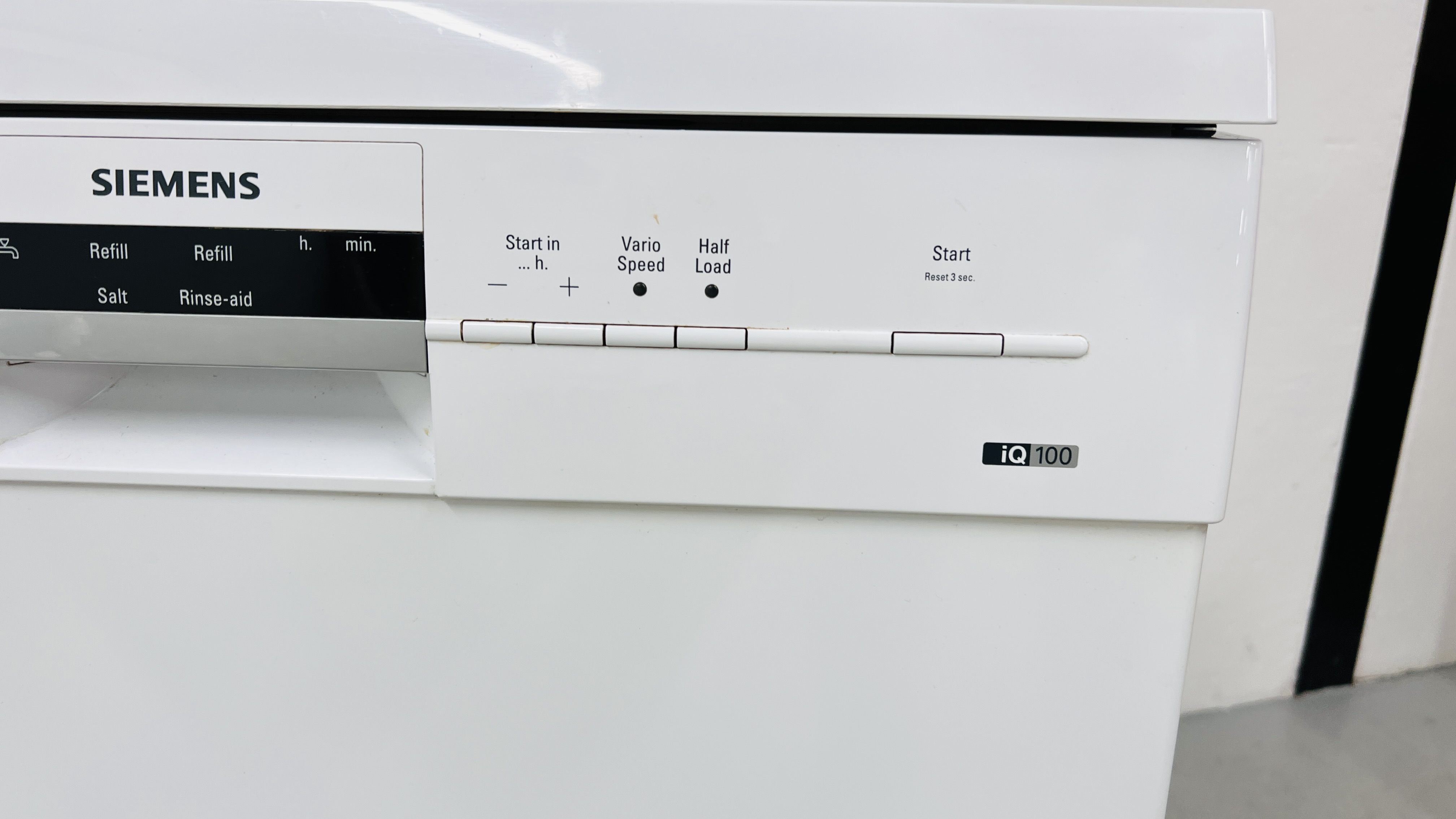 SIEMENS iQ100 DISHWASHER - SOLD AS SEEN - Image 2 of 8