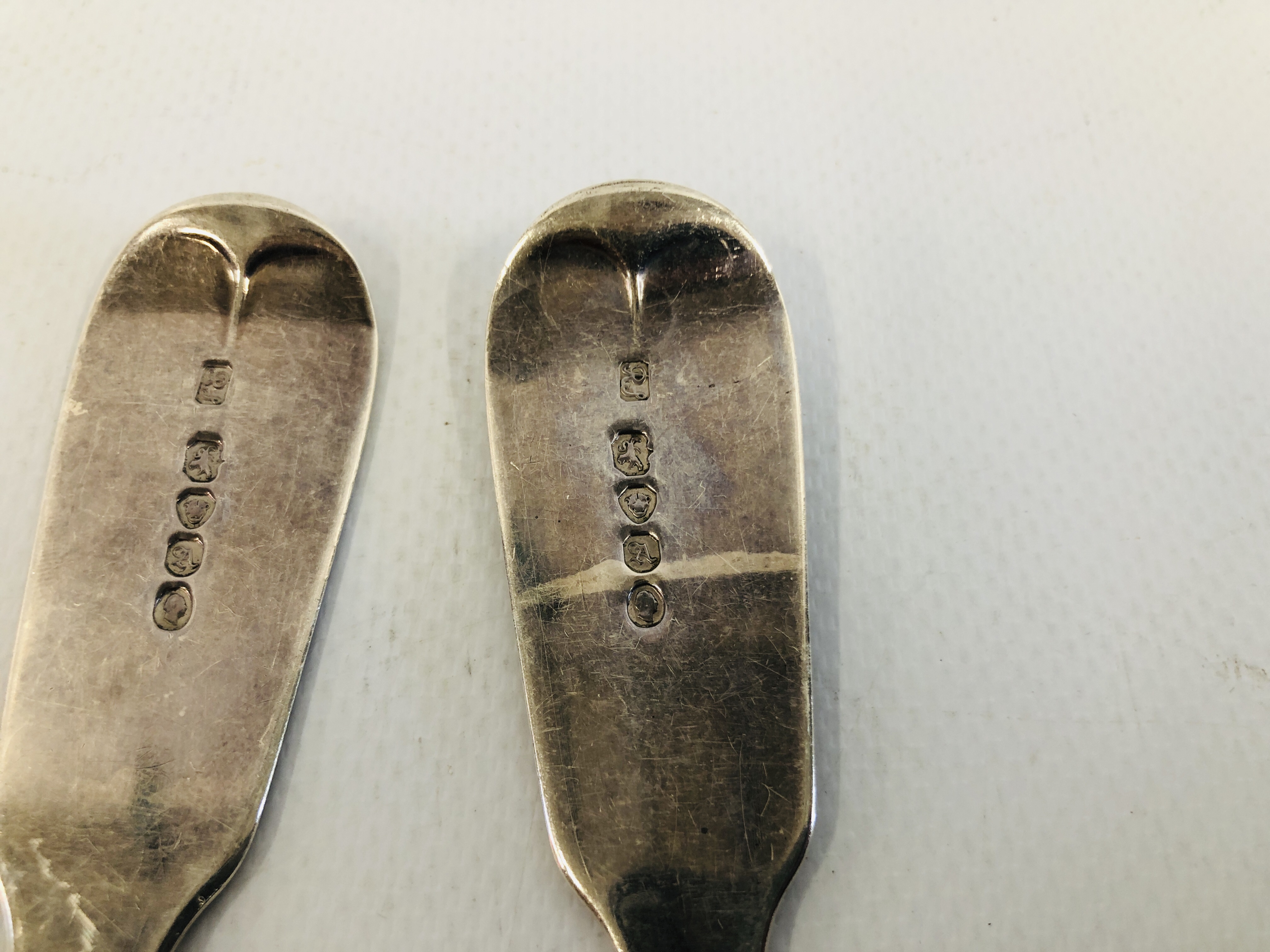 A SET OF SIX SILVER FIDDLE PATTERN SERVING SPOONS LONDON ASSAY, MAKER R.S. - Image 8 of 9