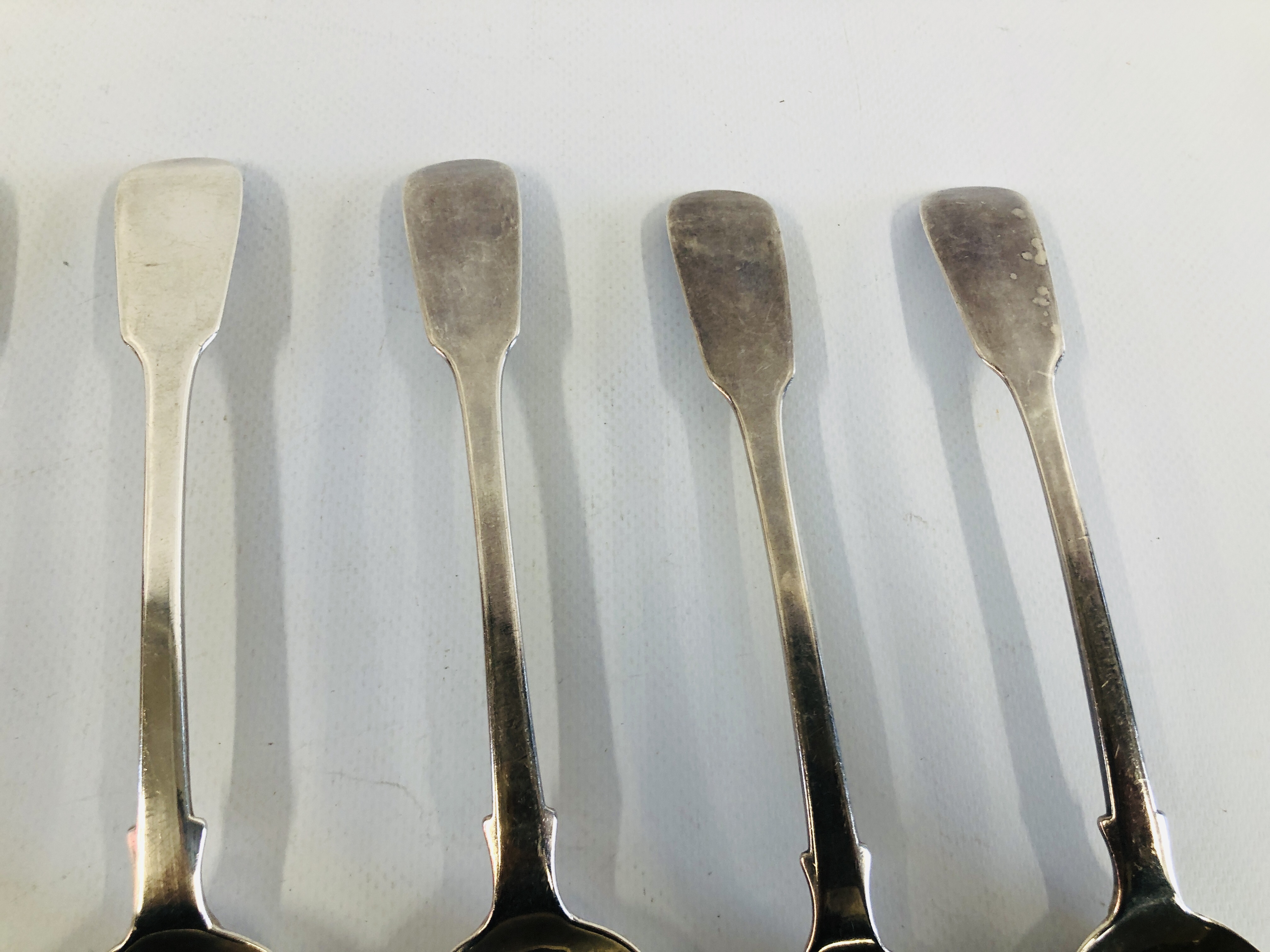 A SET OF SIX SILVER FIDDLE PATTERN SERVING SPOONS LONDON ASSAY, MAKER R.S. - Image 5 of 9