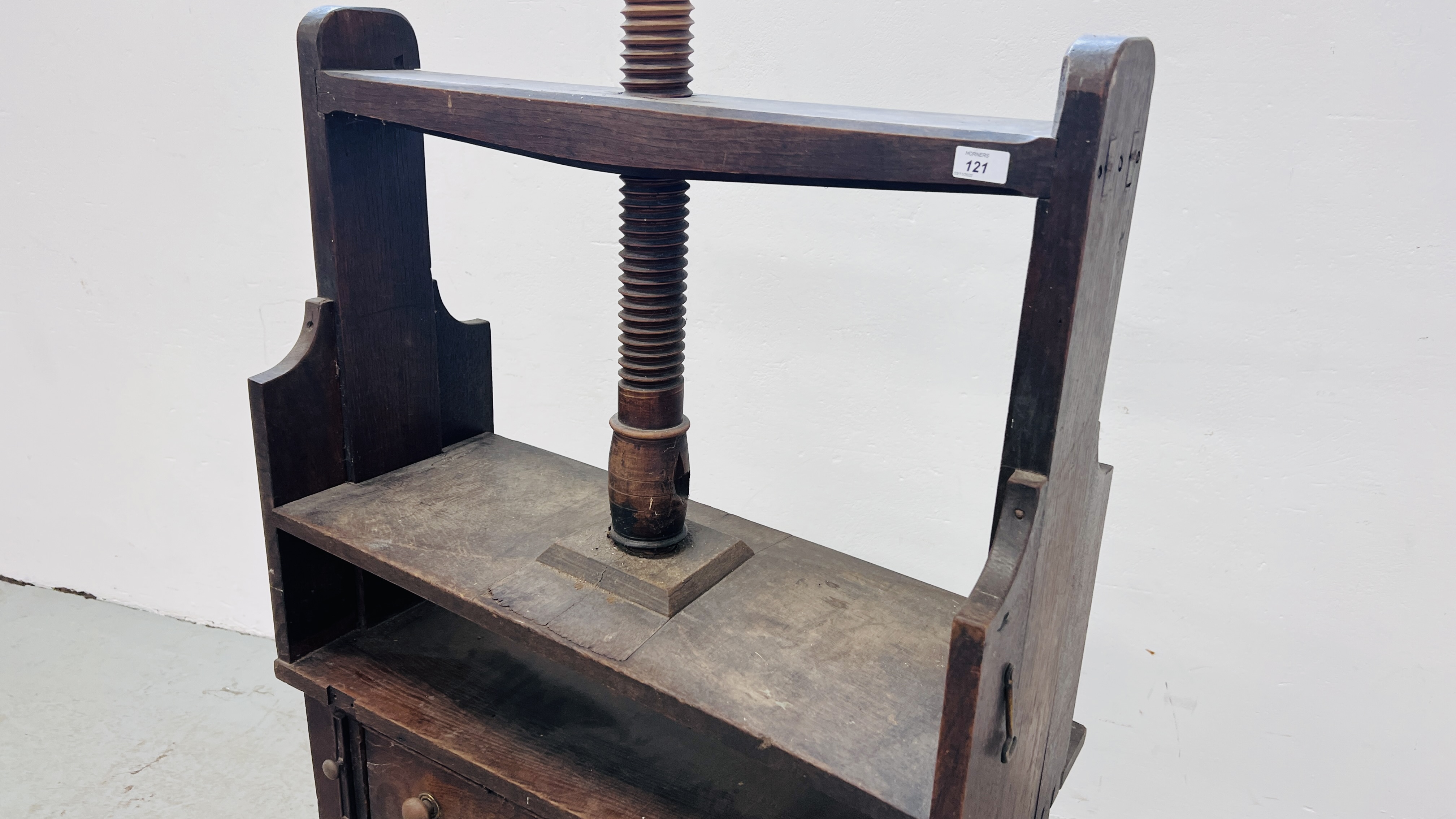 AN ANTIQUE GEORGIAN OAK BOOK PRESS - Image 2 of 16