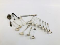 A MISCELLANEOUS GROUP OF SILVER AND WHITE METAL TABLEWARE TO INCLUDE PAIR OF SILVER GOLF DESIGN