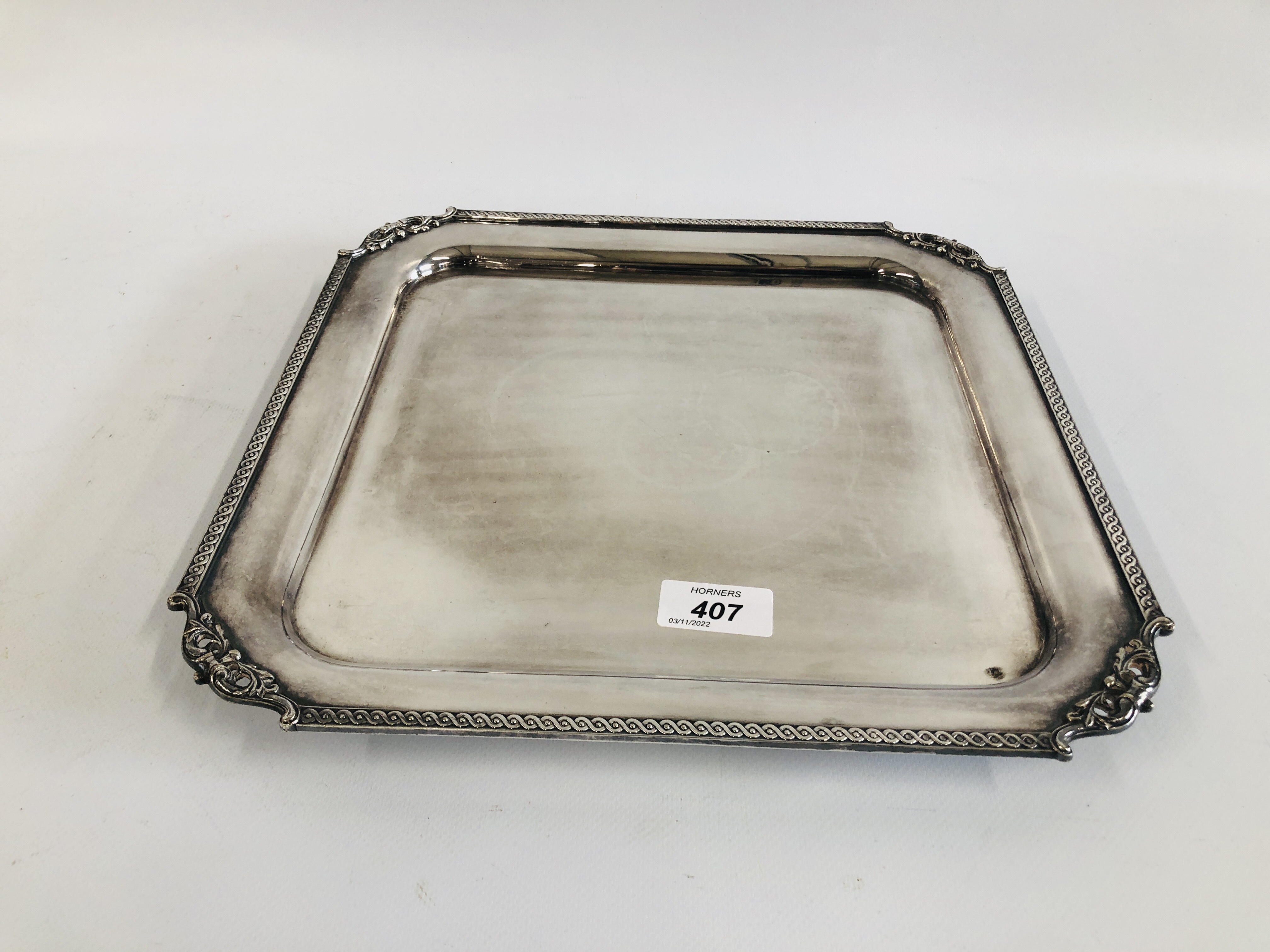 A GOOD QUALITY SILVER PLATED SALVER.