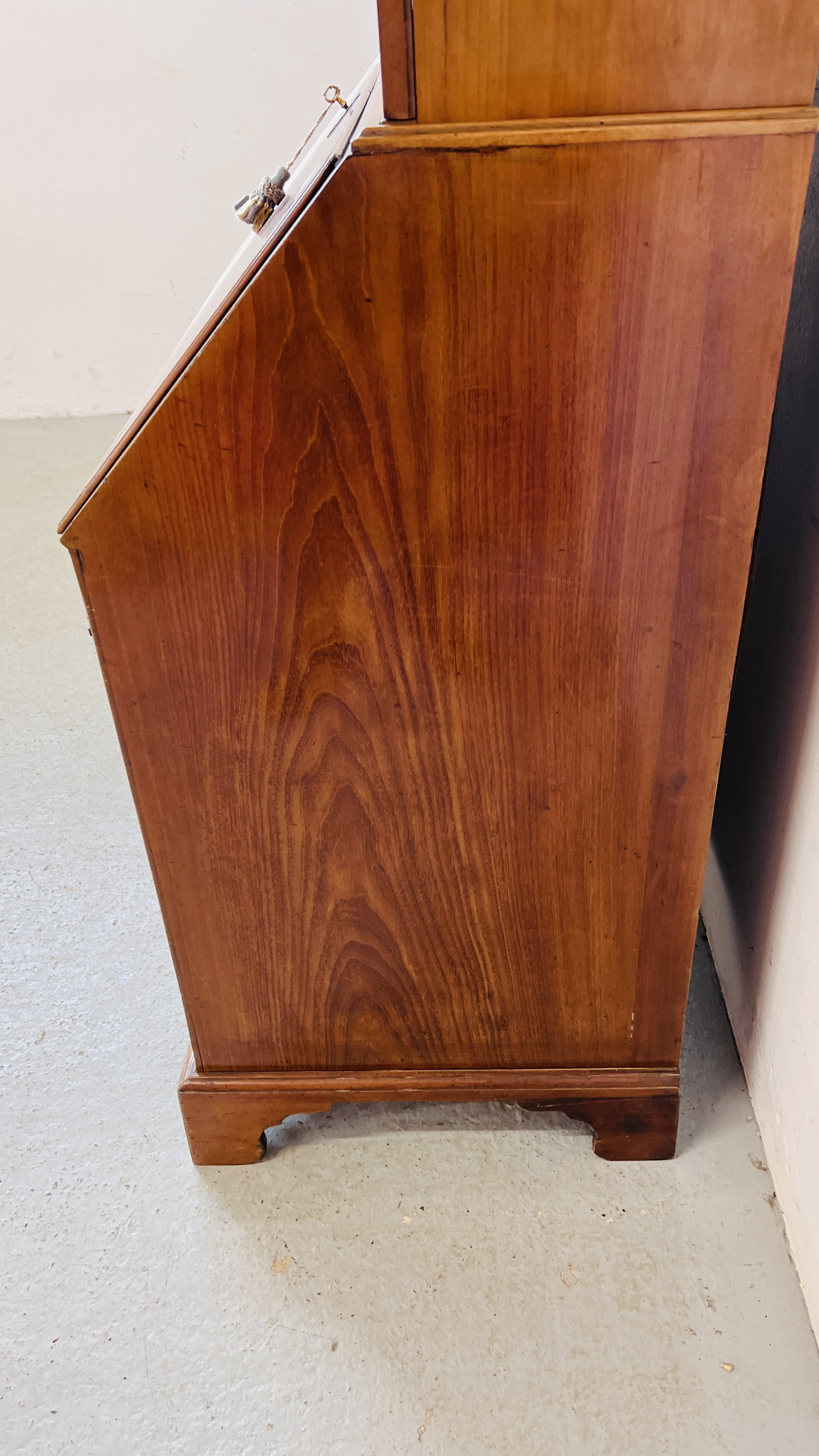 AN IMPRESSIVE EDWARDIAN MAHOGANY BUREAU BOOKCASE WITH WELL FITTED INTERIOR, - Image 10 of 28