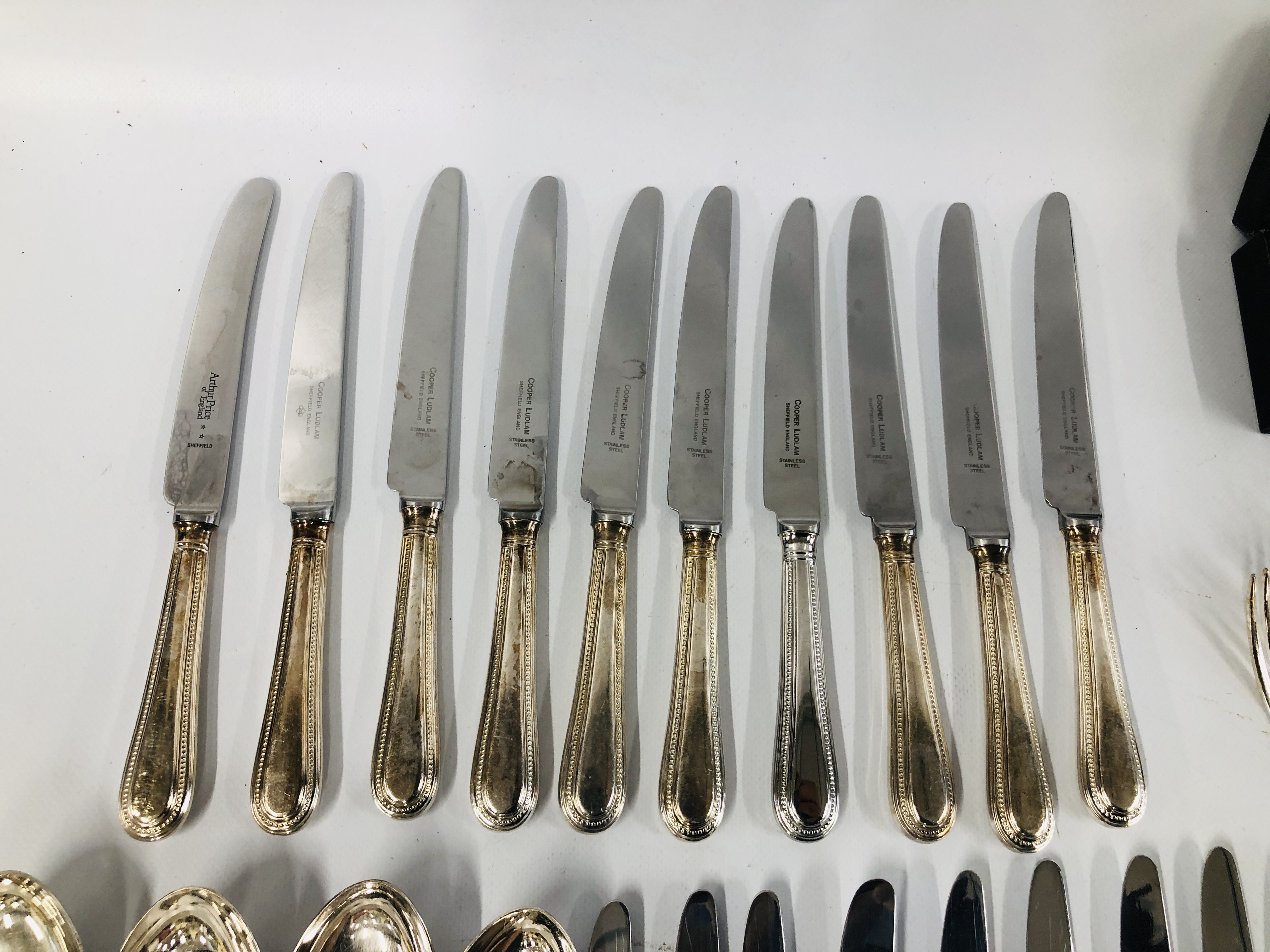 87 PIECES OF SHEFFIELD CUTLERY KNIVES MARKED COOPER LUDLAM. - Image 5 of 10