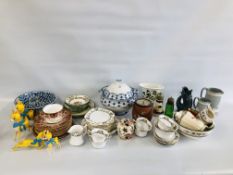 COLLECTION OF ASSORTED VINTAGE CHINA TO INCLUDE COPELAND SPODE "CHINESE ROSE", DARTMOUTH VASE,