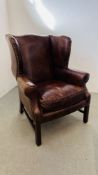 A GOOD QUALITY REPRODUCTION ANTIQUE FINISH TAN LEATHER WING BACKED FIRESIDE CHAIR