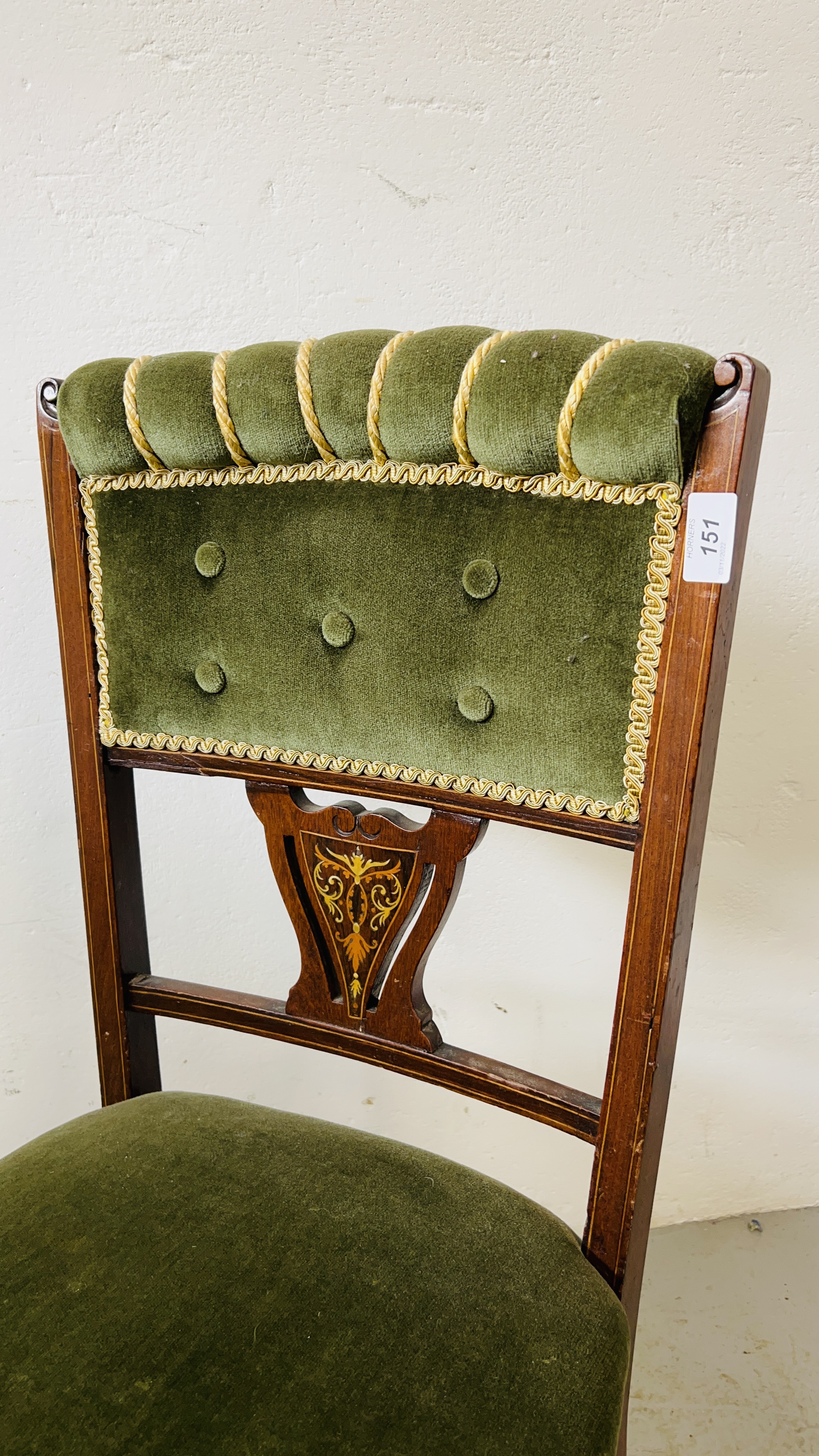 AN ANTIQUE EDWARDIAN INLAID FRET WORK DETAIL GREEN UPHOLSTERED CHAIR. - Image 2 of 7