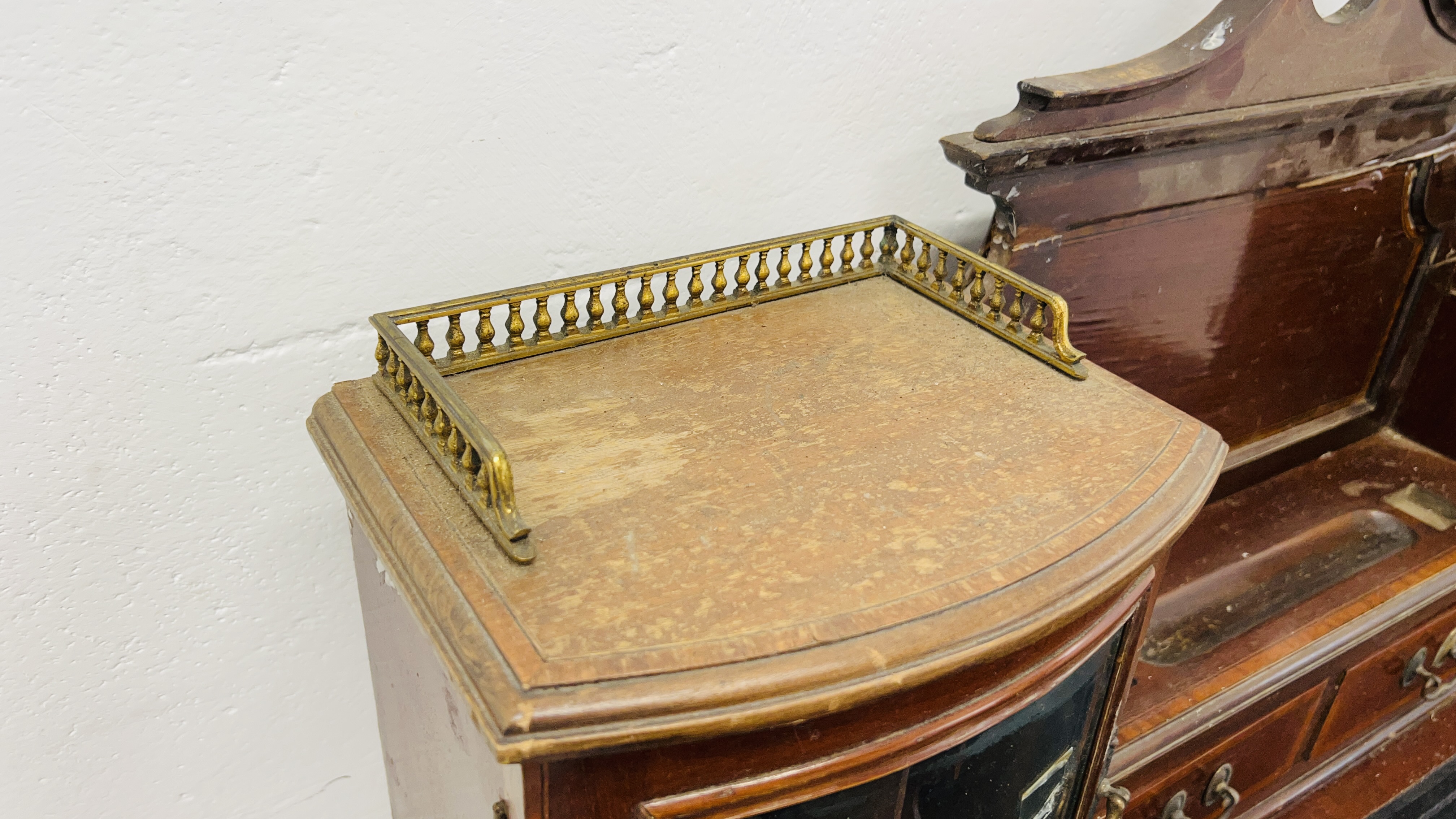 AN EDWARDIAN MAHOGANY AND INLAID WRITING DESK, - Image 6 of 19