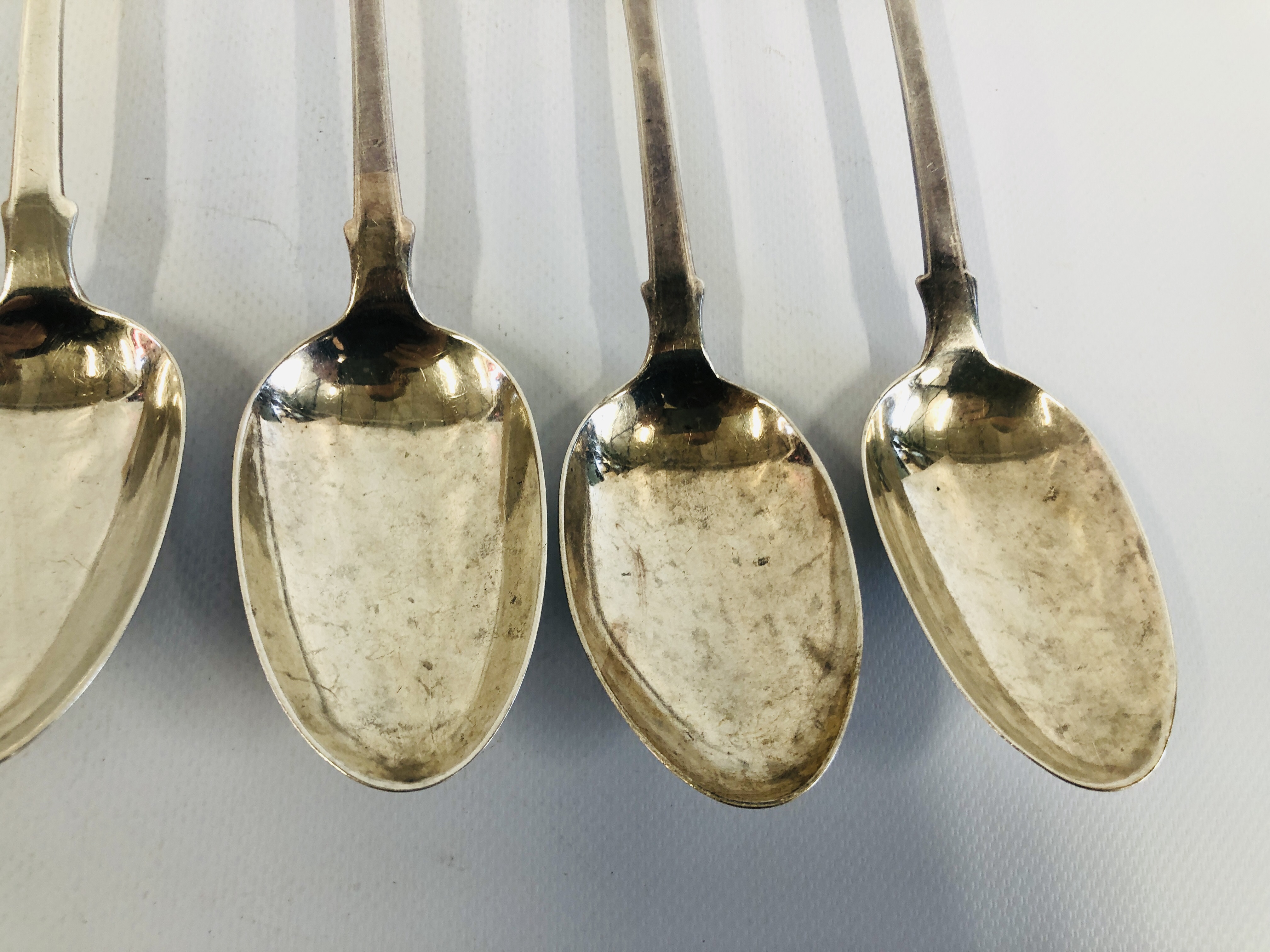 A SET OF SIX SILVER FIDDLE PATTERN SERVING SPOONS LONDON ASSAY, MAKER R.S. - Image 4 of 9