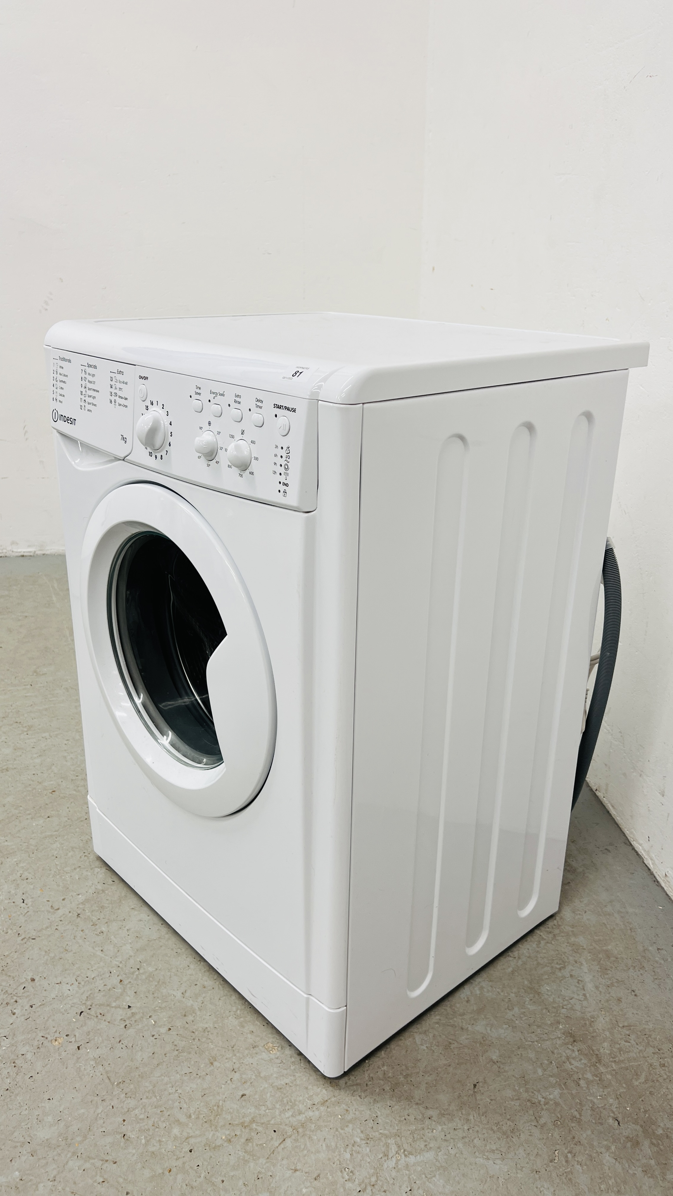 AN INDESIT 7KG WASHING MACHINE - SOLD AS SEEN - Image 5 of 6