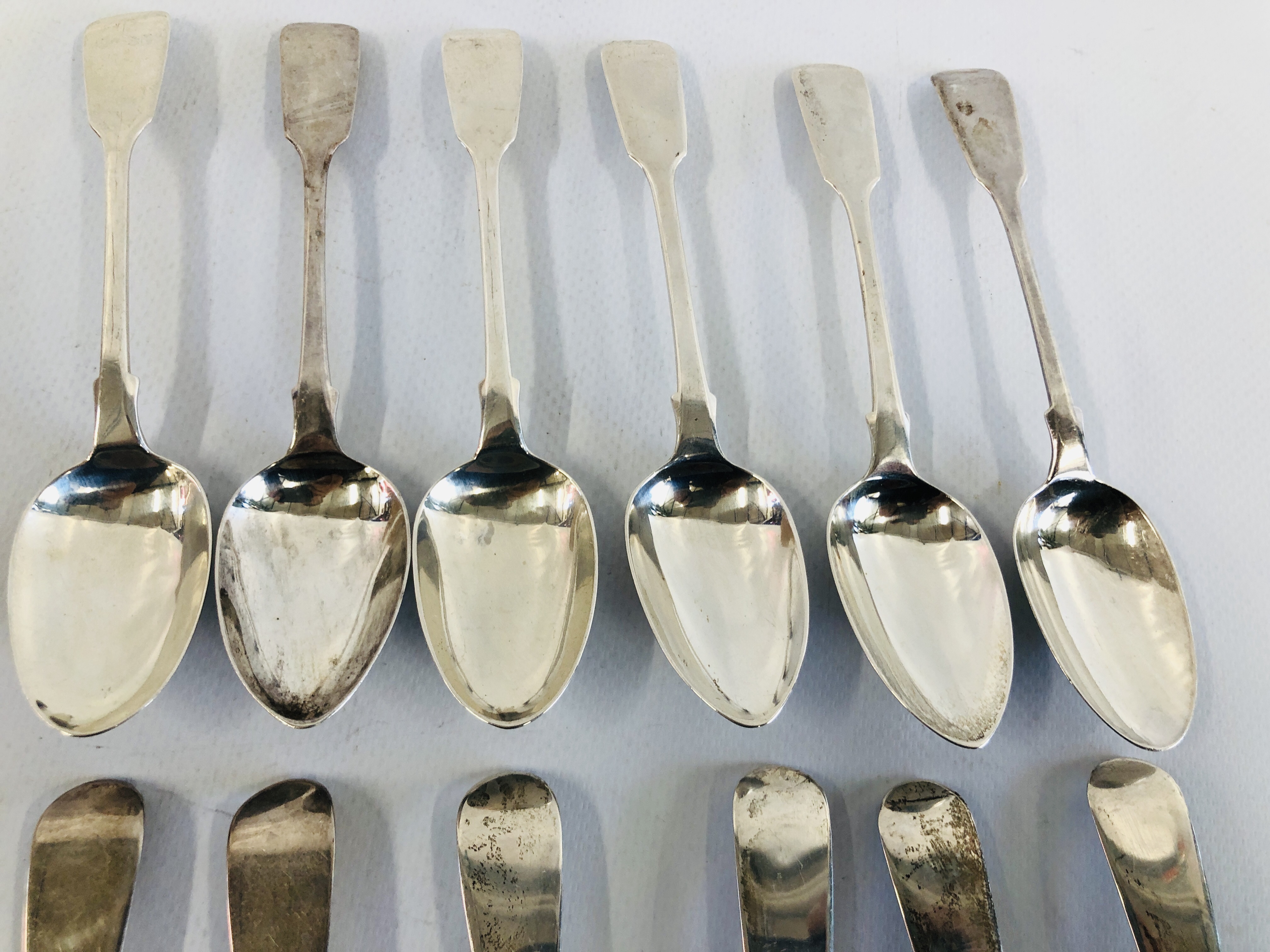 A SET OF SIX SILVER FIDDLE PATTERN TEASPOONS LONDON ASSAY MAKER T.W. - Image 4 of 9