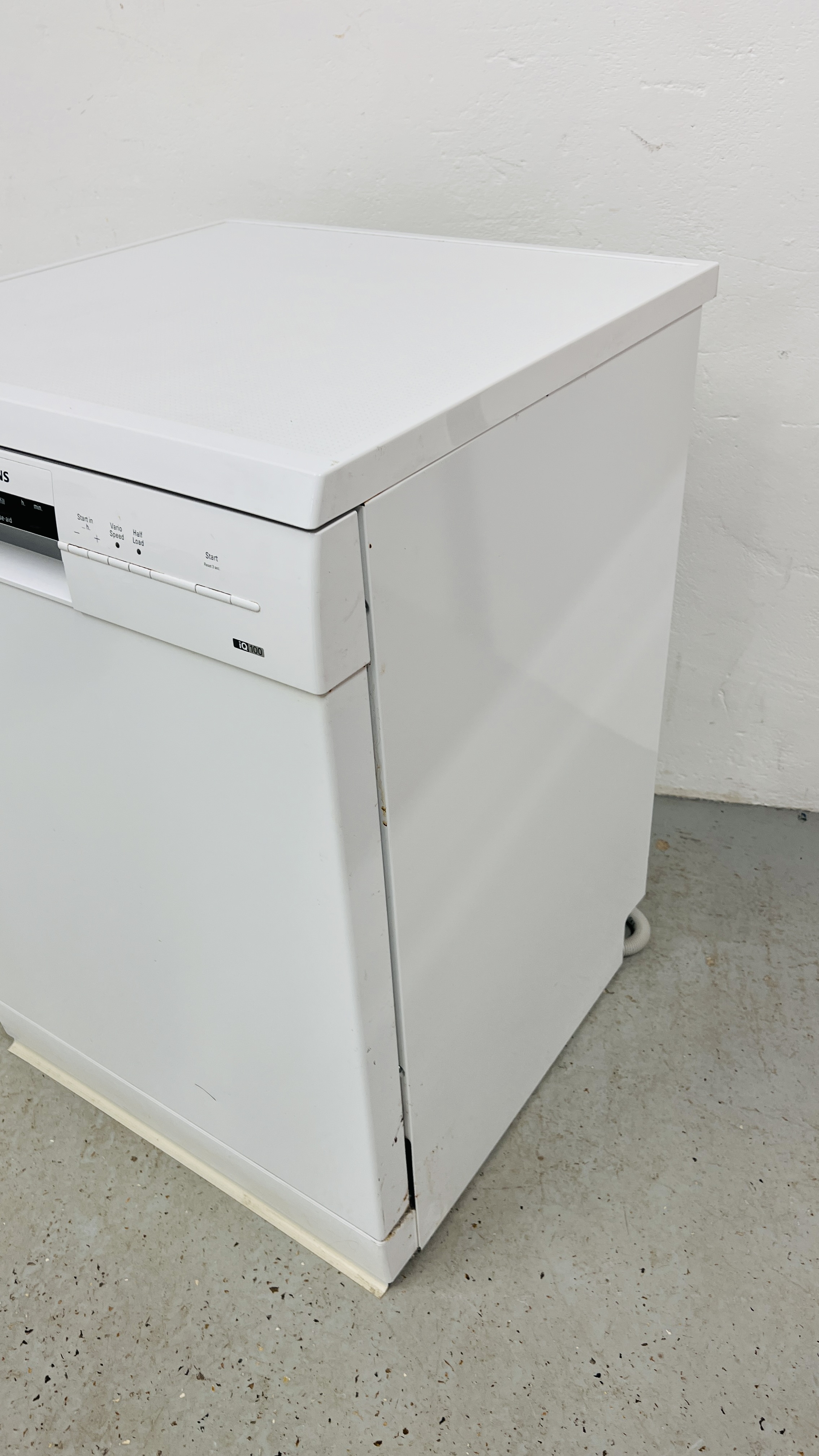 SIEMENS iQ100 DISHWASHER - SOLD AS SEEN - Image 5 of 8