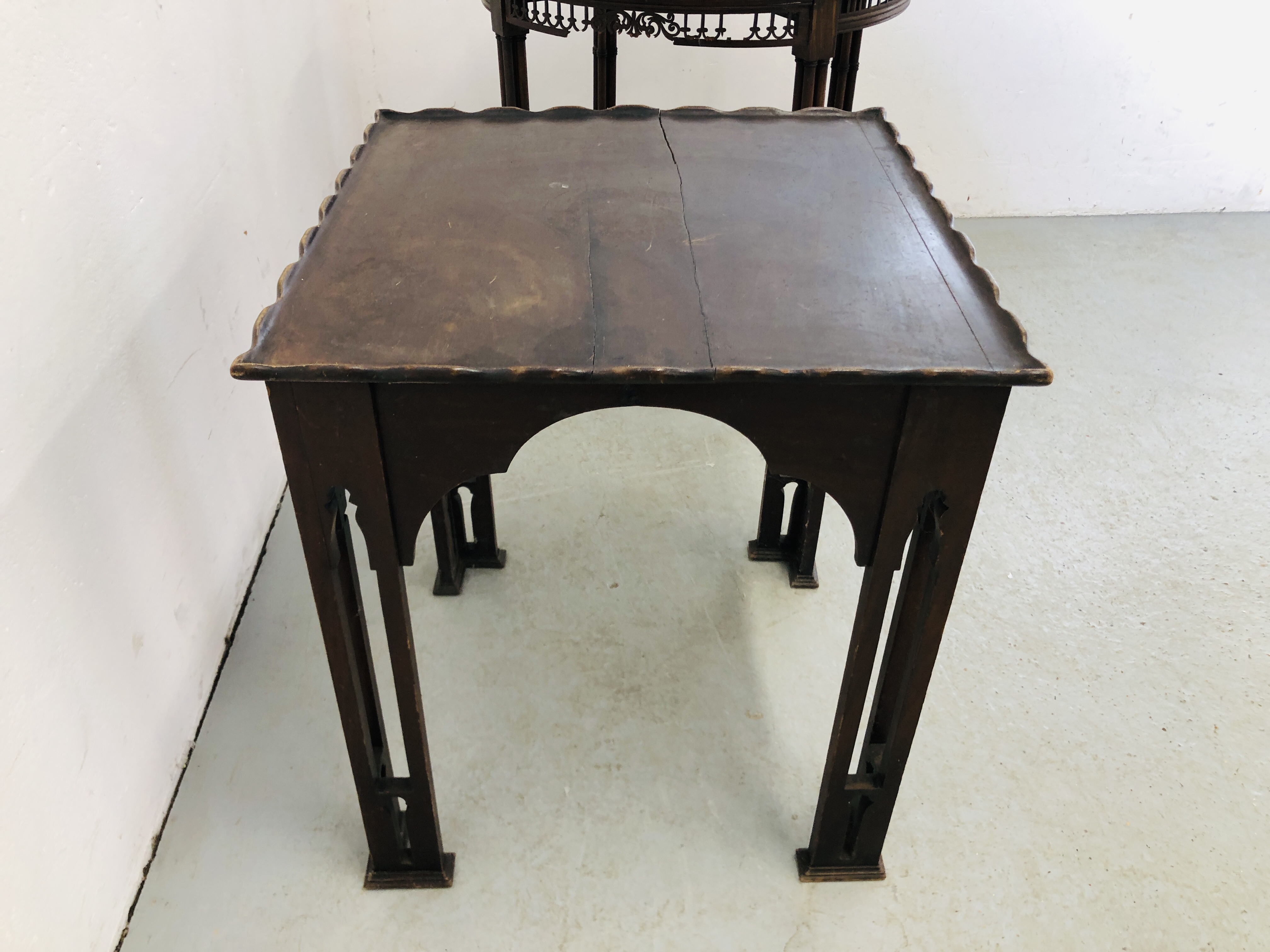 AN ANTIQUE CIRCULAR OCCASIONAL TABLE WITH FRET WORK DETAIL AND GALLERIED SHELF BELOW EACH LEGS - Image 10 of 10