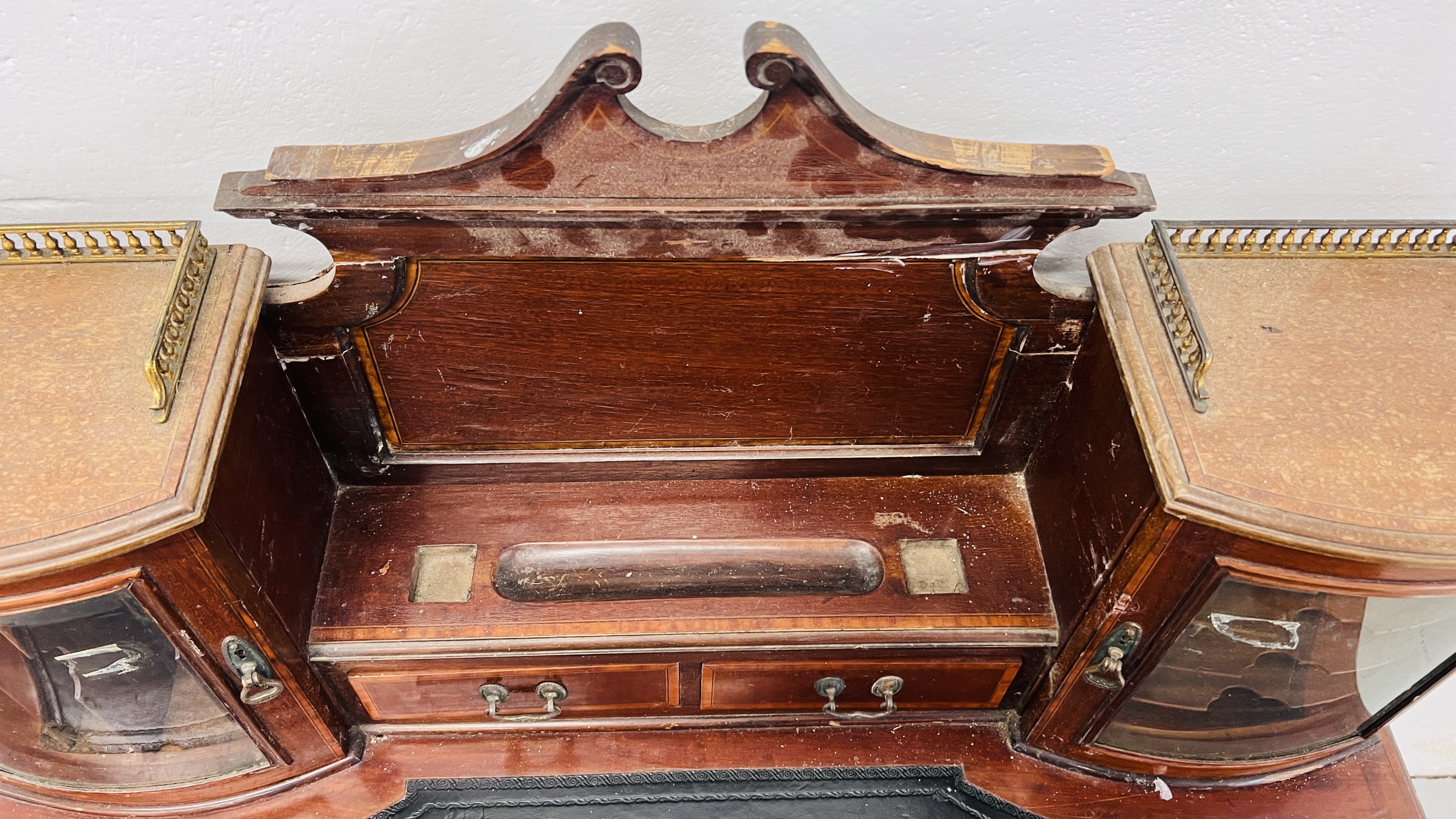 AN EDWARDIAN MAHOGANY AND INLAID WRITING DESK, - Image 8 of 19