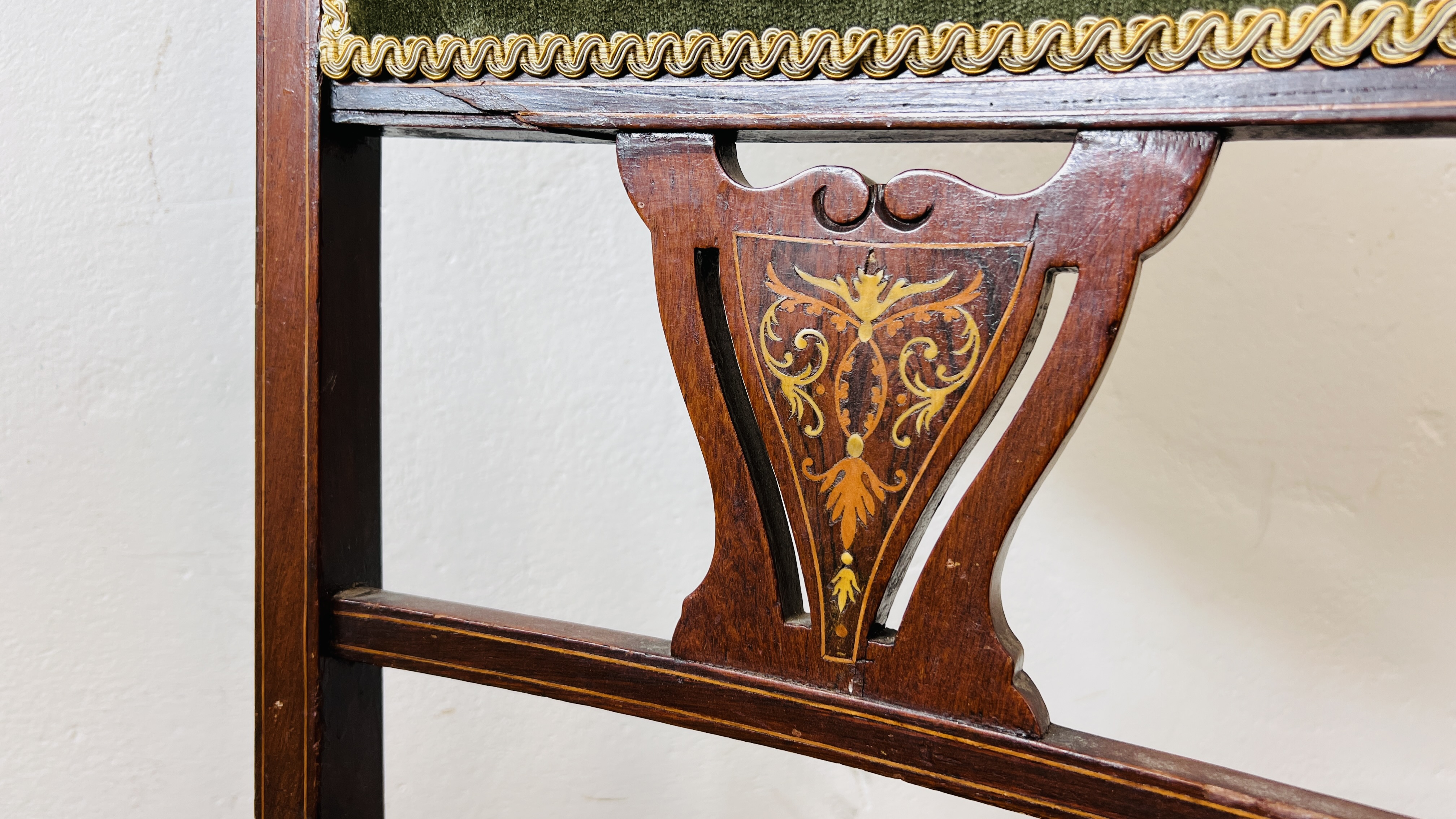 AN ANTIQUE EDWARDIAN INLAID FRET WORK DETAIL GREEN UPHOLSTERED CHAIR. - Image 6 of 7