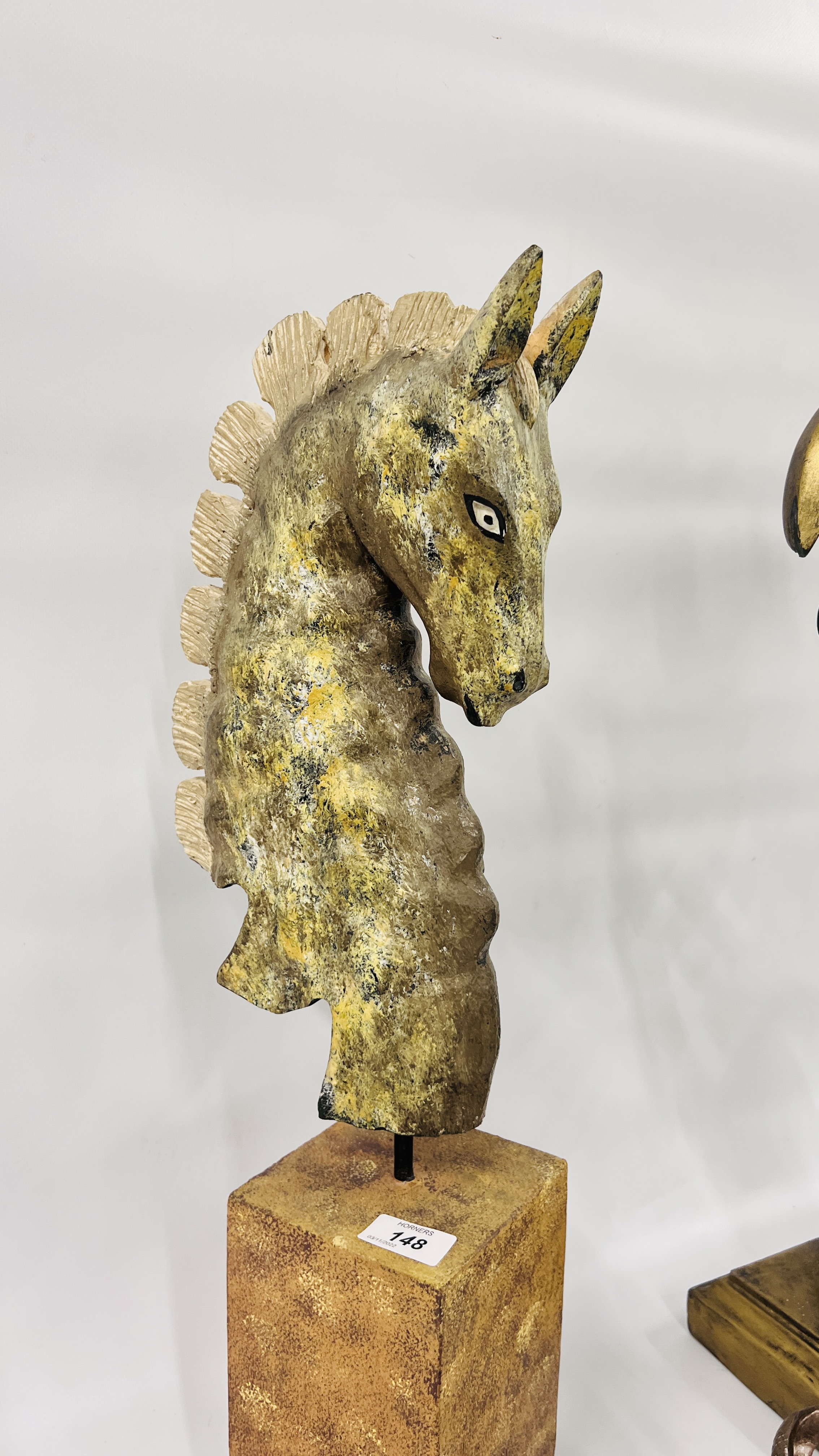 CONTEMPORARY HORSES HEAD ON A SQUARE BASE HEIGHT 61CM. - Image 5 of 9