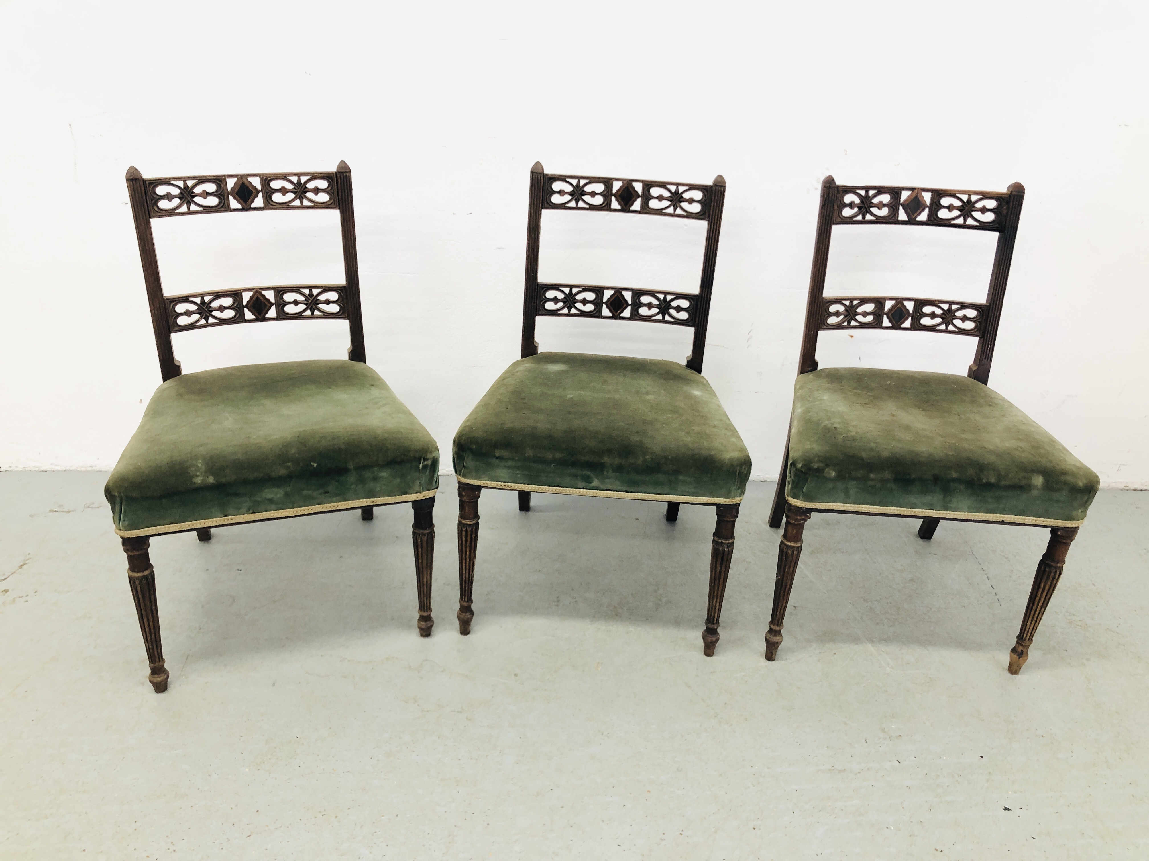 A SET OF THREE GEORGIAN OAK CHIPPENDALE CHAIRS ON REEDED LEG