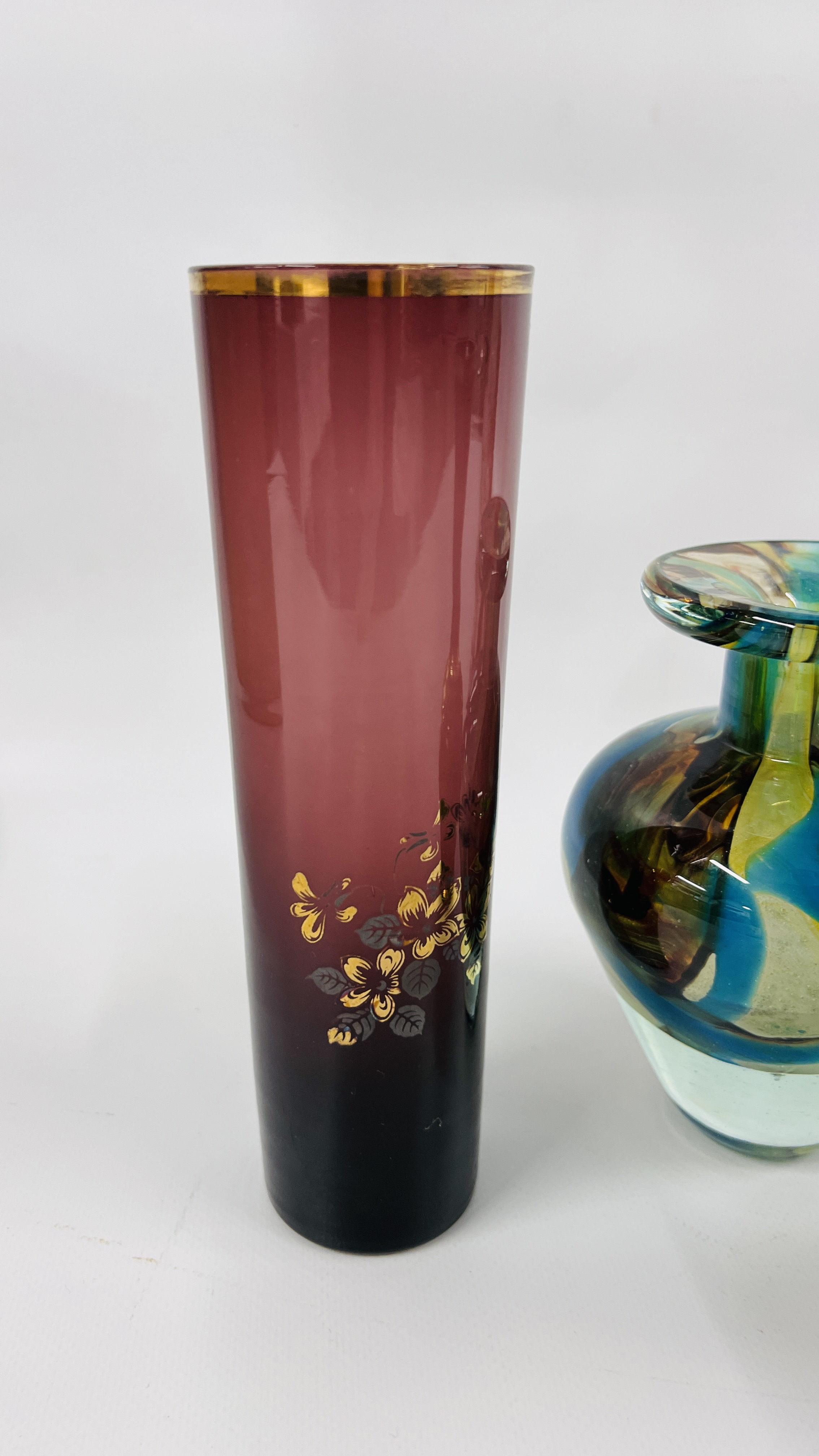 MADINA ART GLASS VASE HEIGHT 14.5CM. ALONG WITH A 1960'S MURANO GLASS FLOWER MIRROR HEIGHT 20CM. - Image 6 of 6