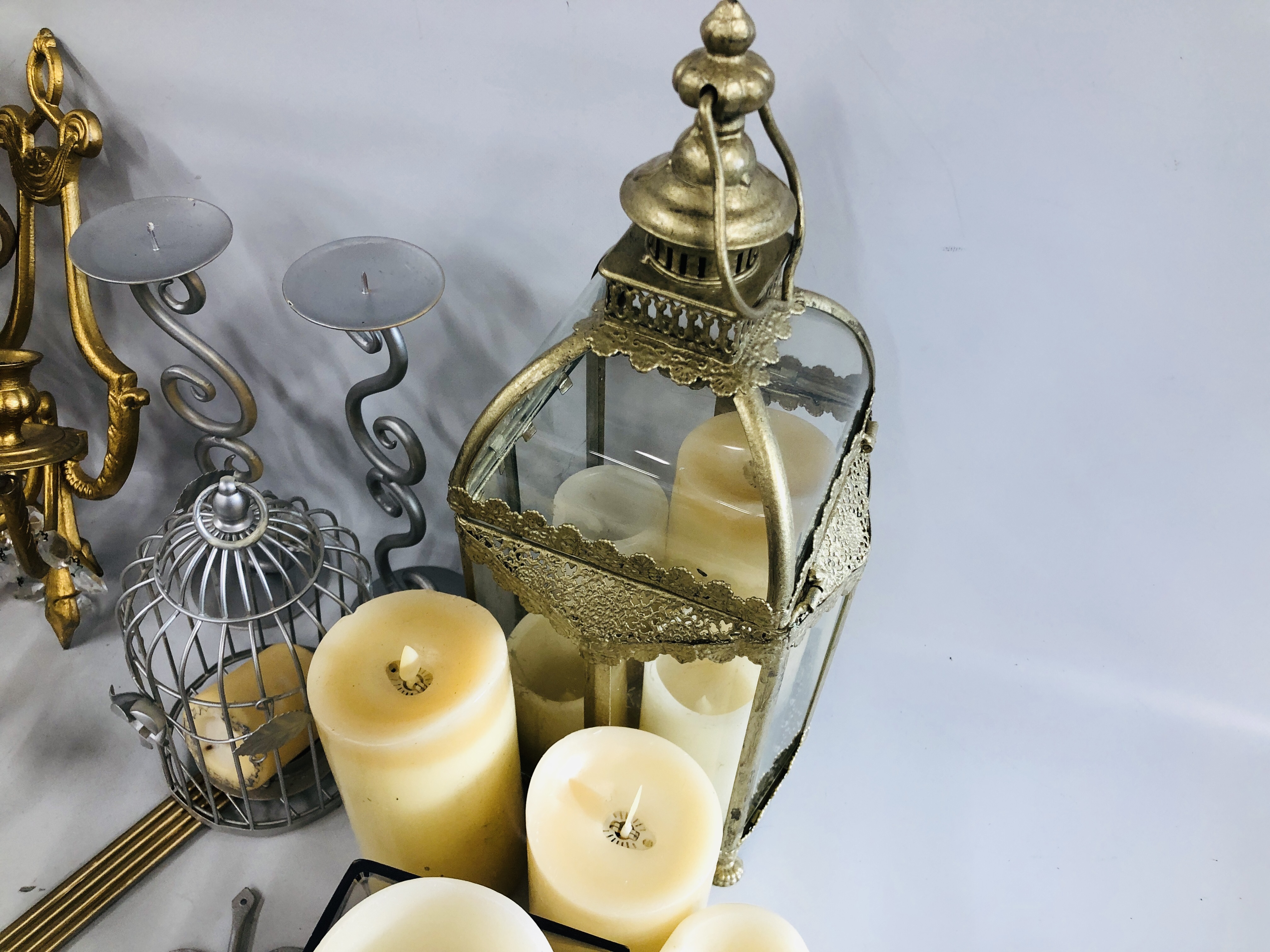 LARGE BOX OF ASSORTED MODERN SHABBY CHIC METAL CRAFT CANDLE STICKS, STANDS AND WALL SCONCES, ETC. - Image 8 of 8