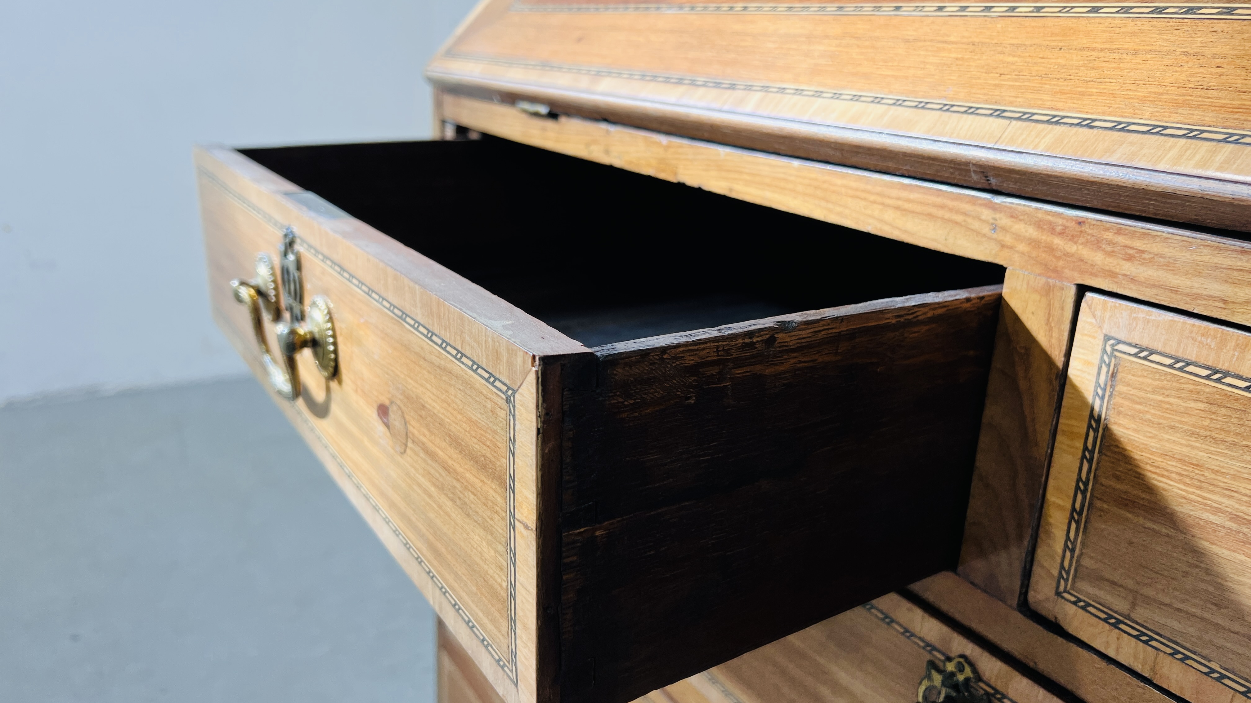 AN IMPRESSIVE EDWARDIAN MAHOGANY BUREAU BOOKCASE WITH WELL FITTED INTERIOR, - Image 26 of 28