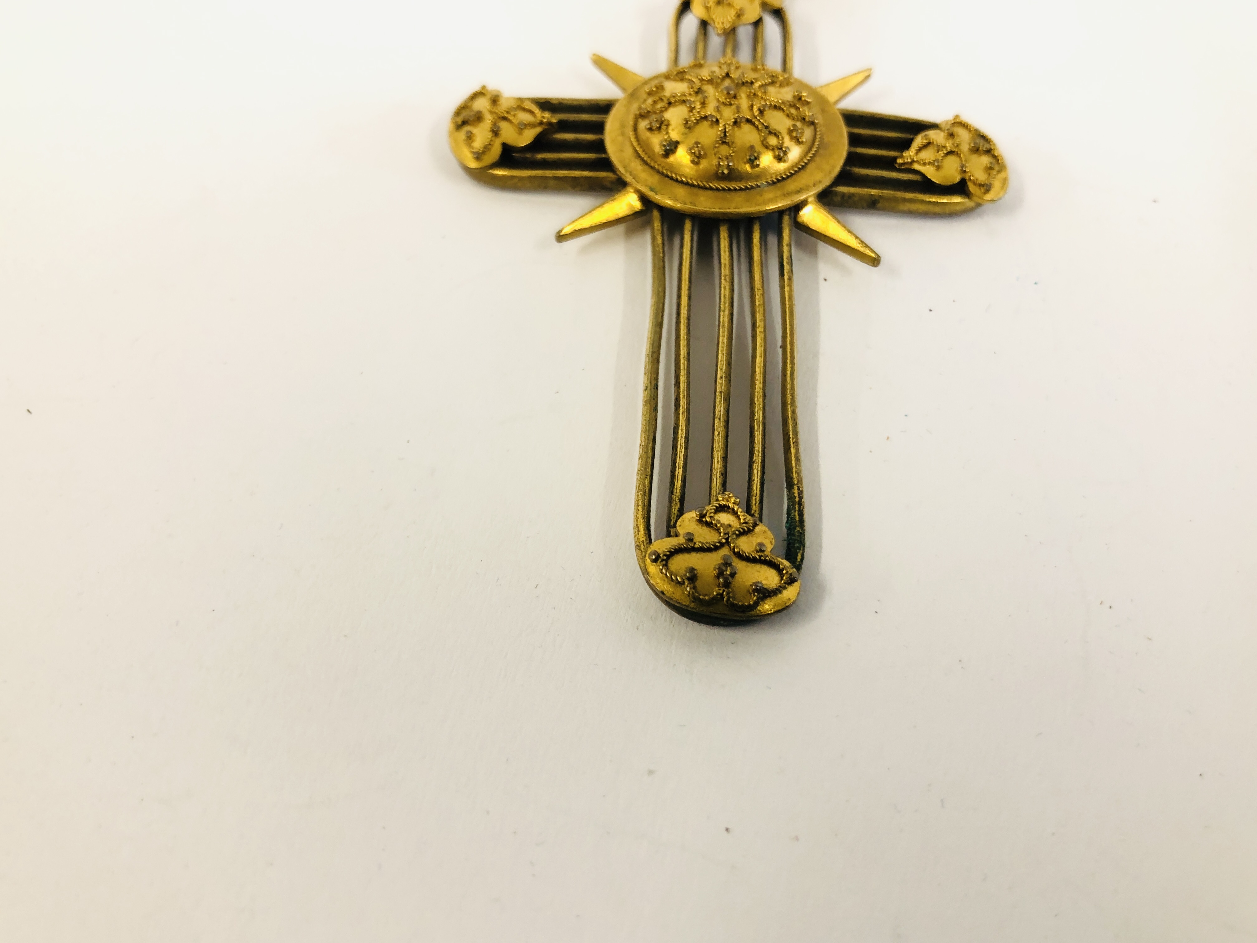 VICTORIAN YELLOW METAL CROSS LENGTH 9CM. - Image 3 of 6