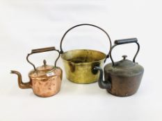 TWO VINTAGE COPPER KETTLE ALONG WITH BRASS FRUIT BOWL