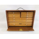 TRANSPORTABLE MULTI DRAWER COLLECTORS CHEST WITH KEYS W 46CM, D 22.5CM, H 32.5CM.