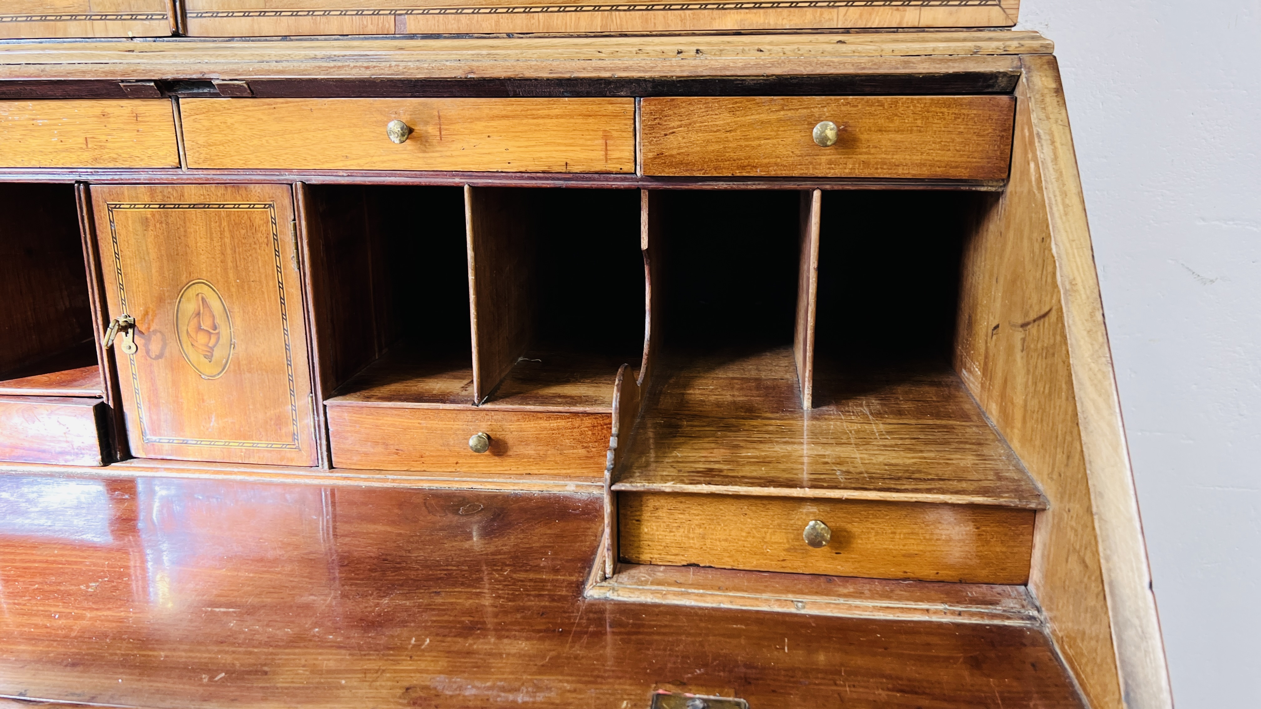 AN IMPRESSIVE EDWARDIAN MAHOGANY BUREAU BOOKCASE WITH WELL FITTED INTERIOR, - Image 18 of 28