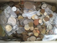 BOX OF MIXED COINS, GB AND OVERSEAS.