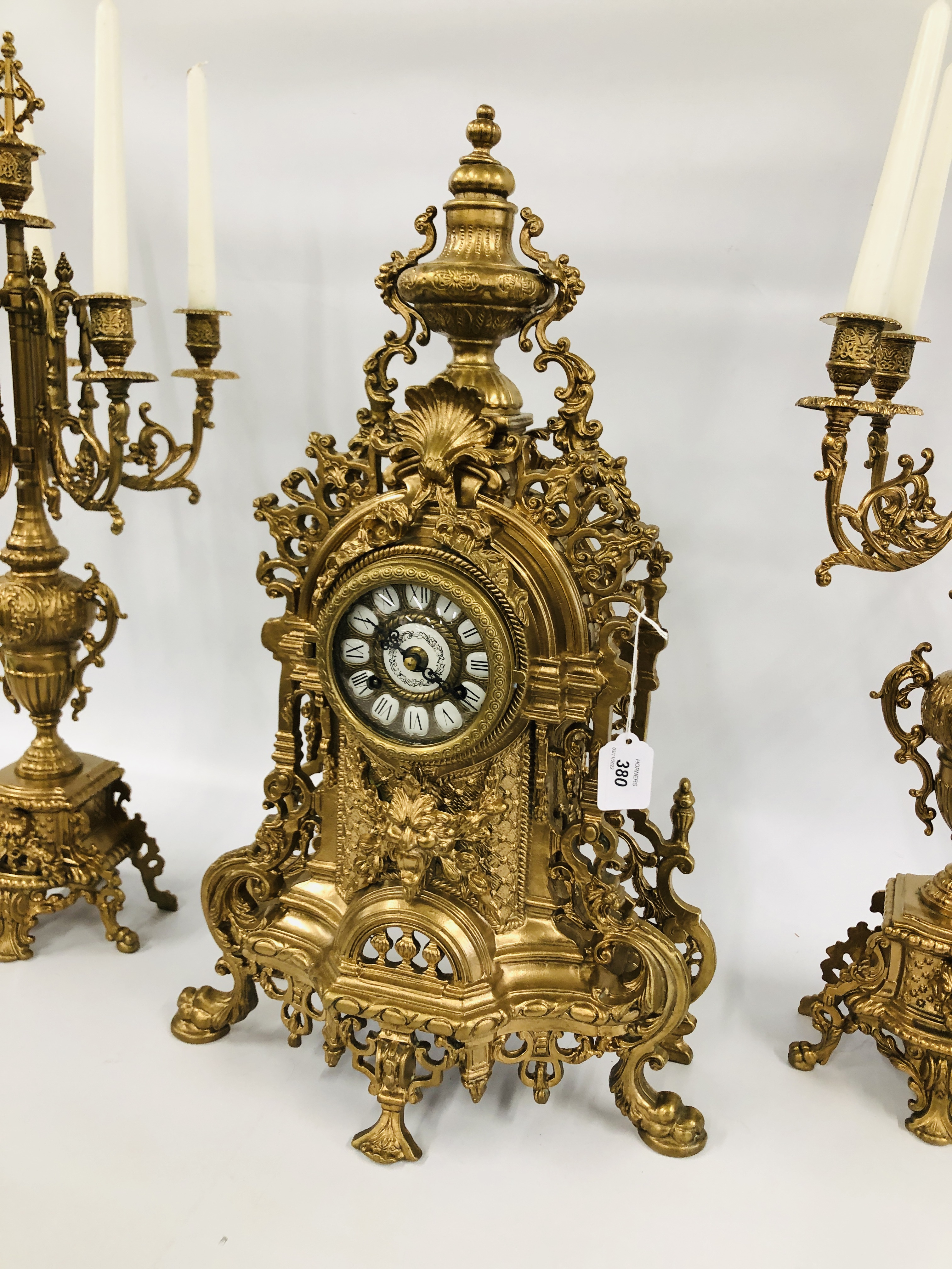 AN IMPRESSIVE CONTINENTAL ORNATE GILT METAL MANTEL TIME PIECE AND PAIR OF SIX POT CANDELABRA - Image 3 of 7