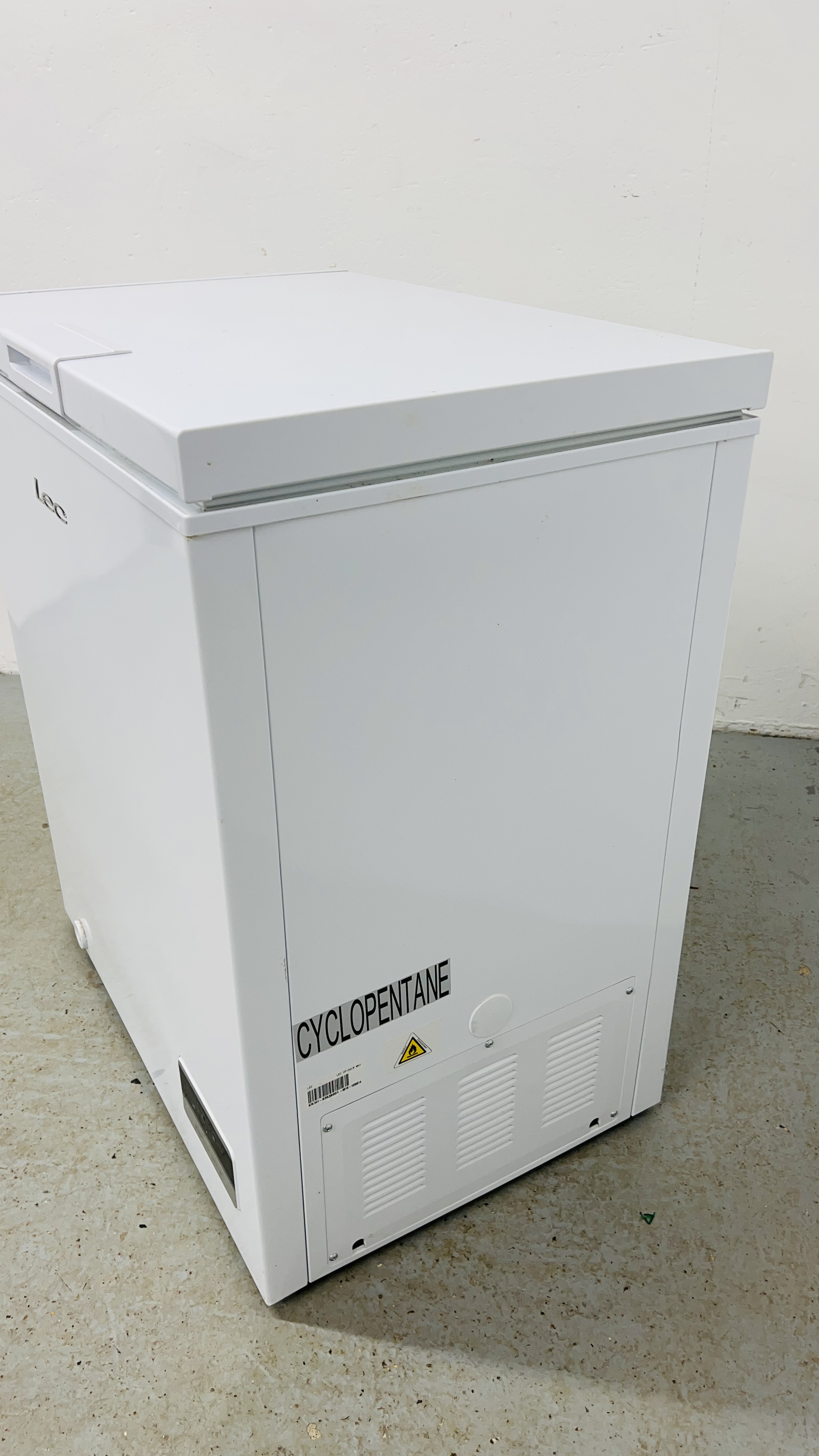 LEC CHEST FREEZER - SOLD AS SEEN. - Image 5 of 8