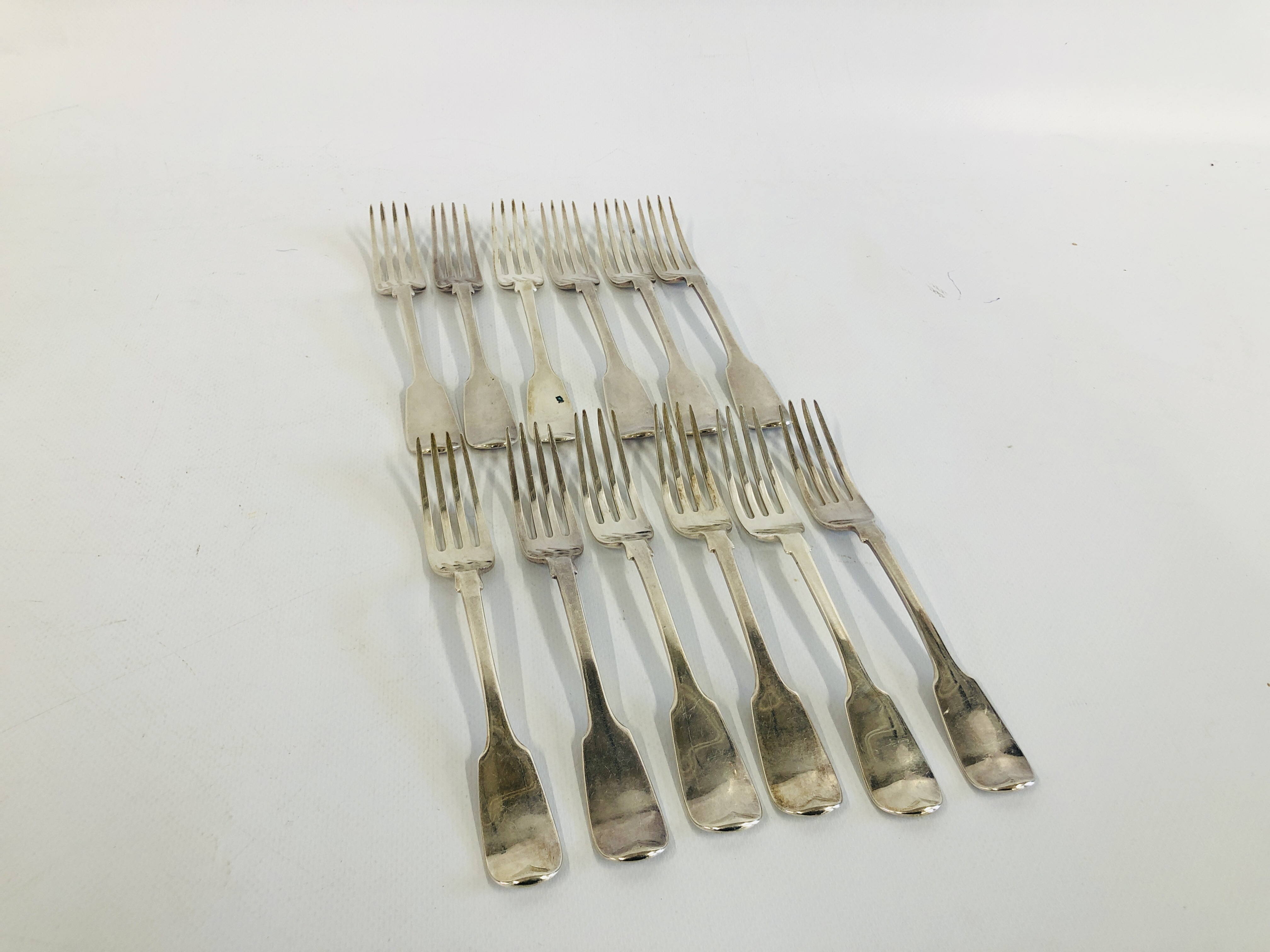 A SET OF TWELVE SILVER FIDDLE PATTERN TABLE FORKS, LONDON ASSAY MAKER I.L. & H.L.