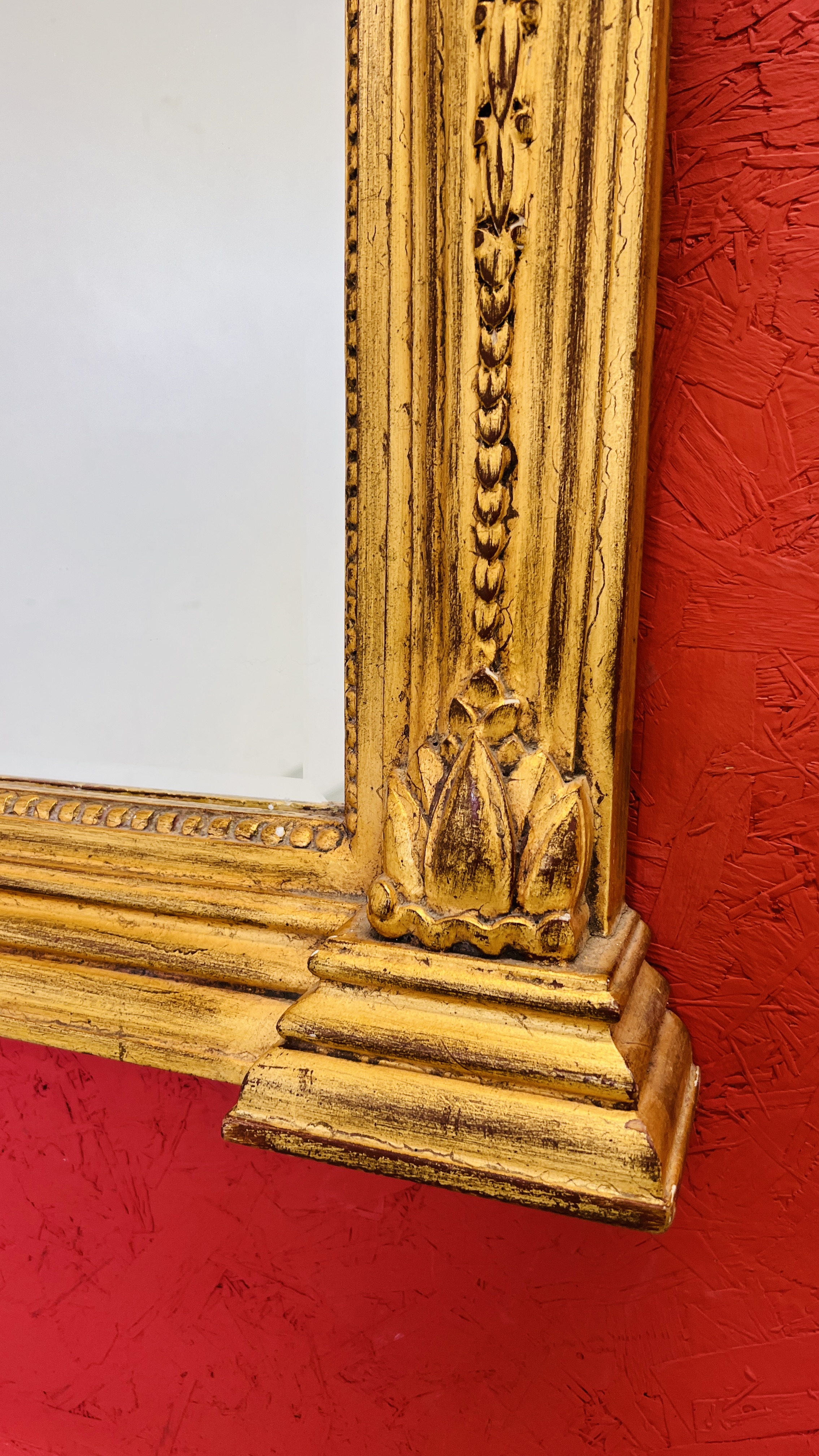 AN IMPRESSIVE GILT FINISH OVER MANTEL MIRROR WITH HEAVILY ORNATE DETAIL AND BEVELLED GLASS W 128CM, - Image 4 of 8