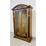 AN IMPRESSIVE CONTINENTAL STYLE TWO DOOR GLAZED DISPLAY CABINET WITH THREE INTERIOR GLASS SHELVES W