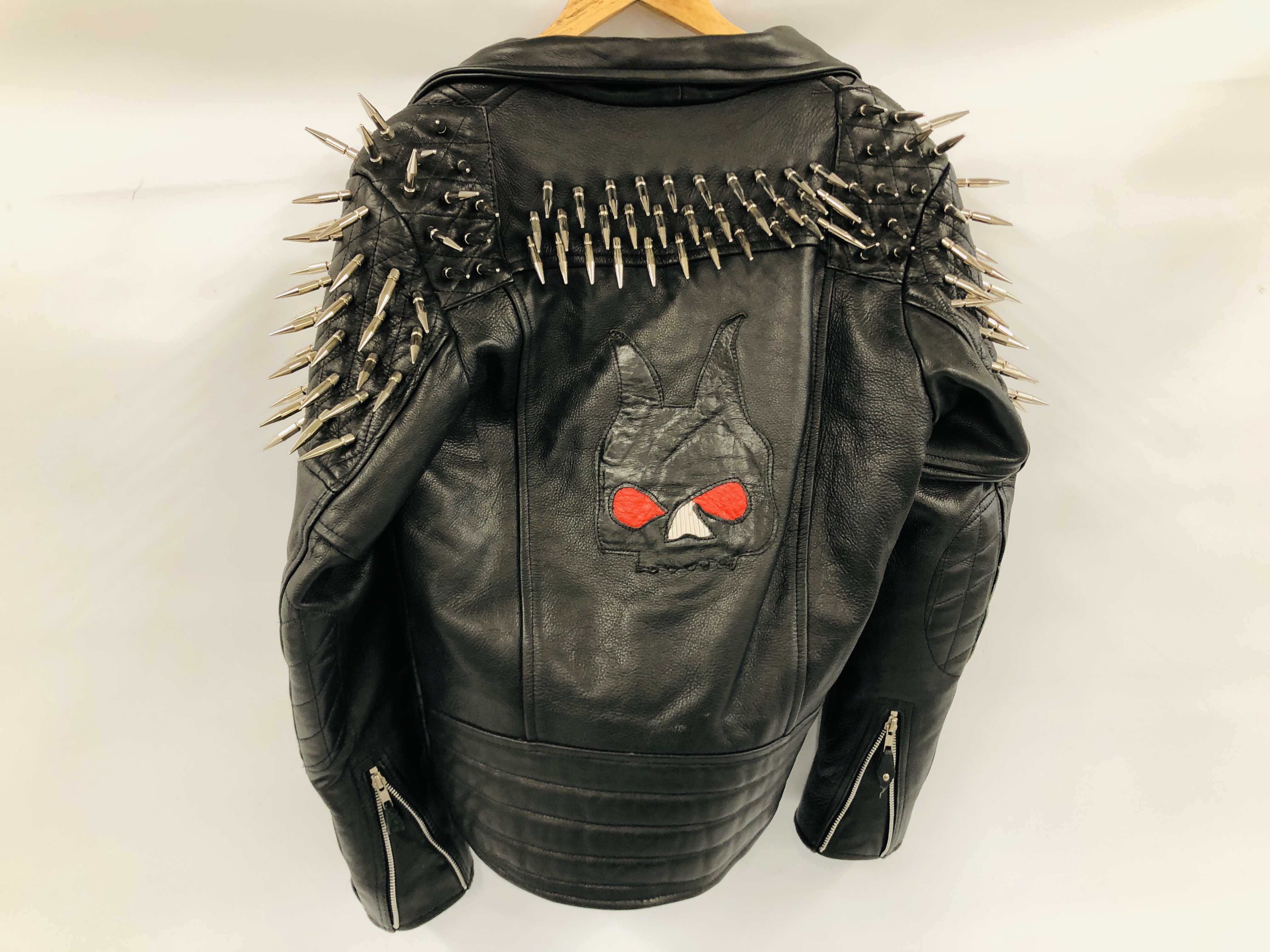 CLASSIC OSX LEATHER JACKET WITH STUD DETAIL SIZE 40 - Image 5 of 5