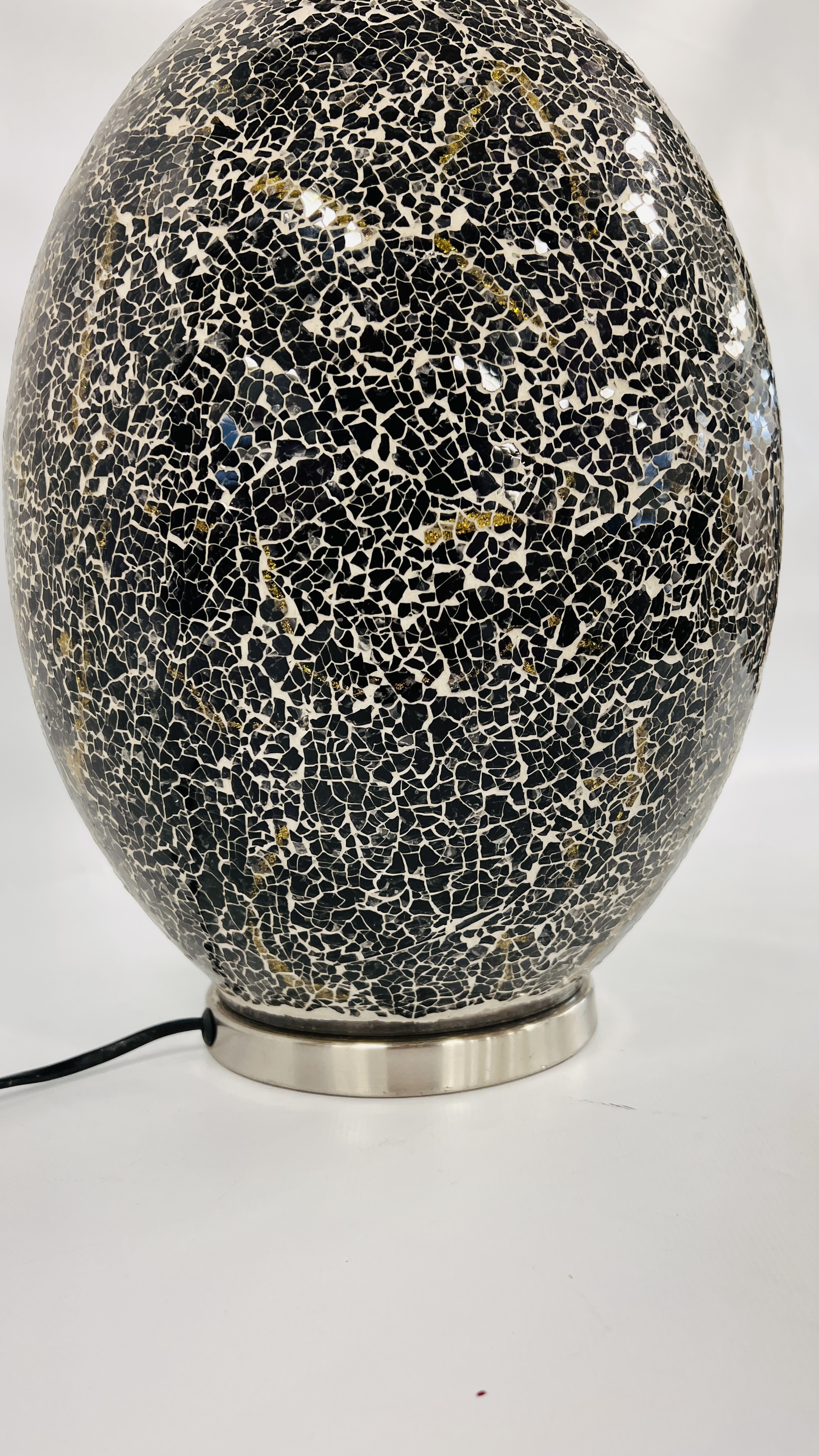 LARGE DESIGNER CRACKLE MOSAIC GLASS EGG LAMP HEIGHT 40CM - SOLD AS SEEN - Image 4 of 5