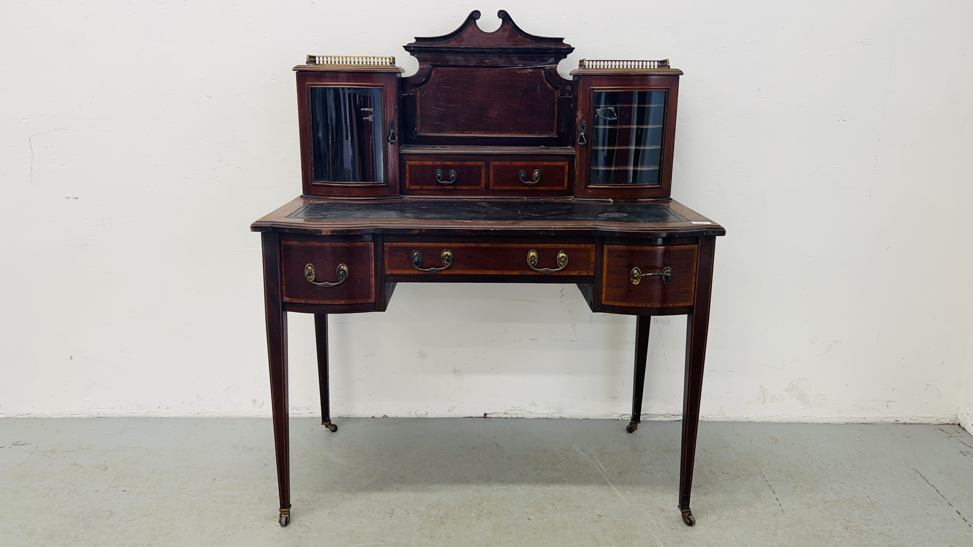 AN EDWARDIAN MAHOGANY AND INLAID WRITING DESK,