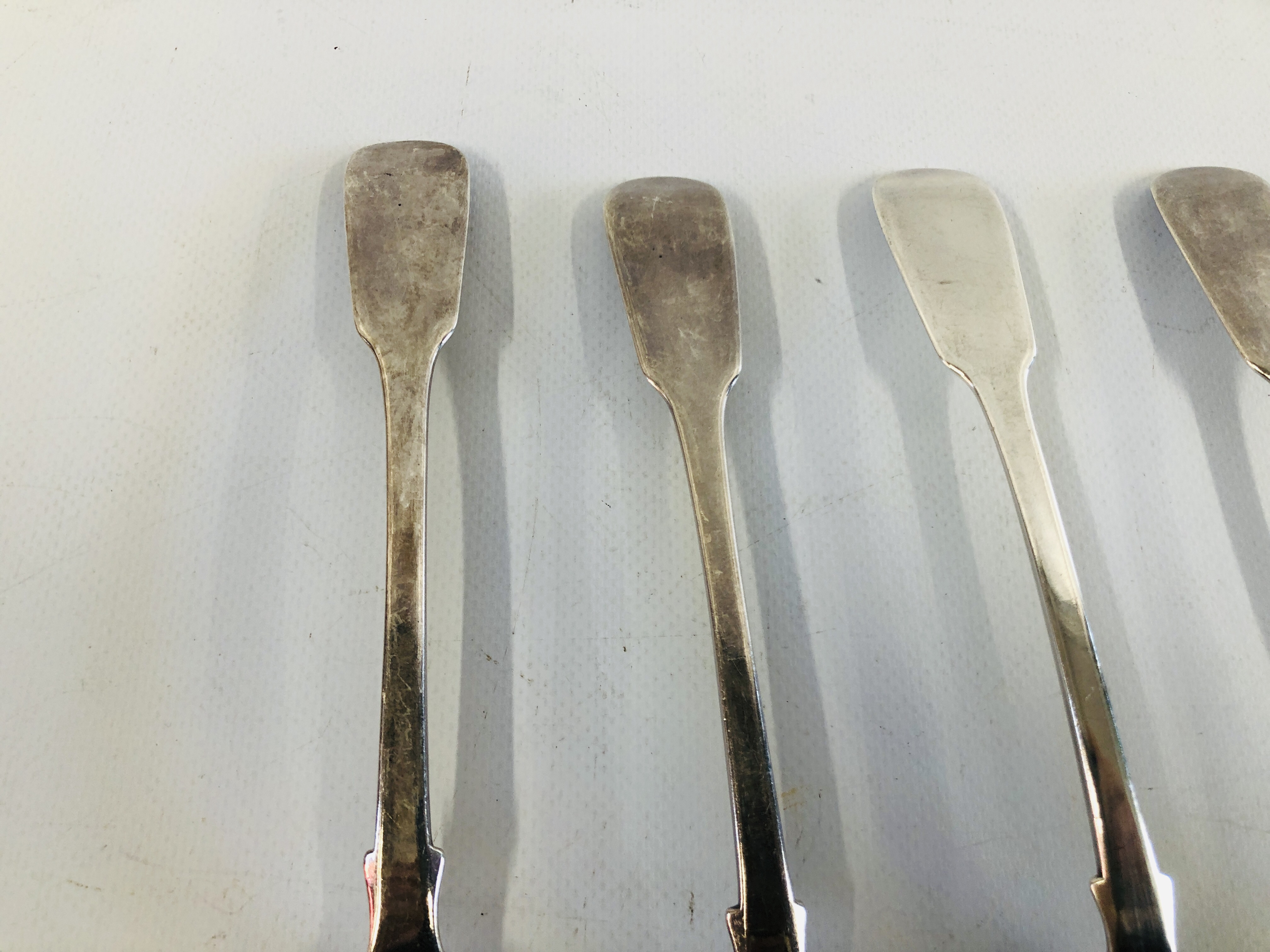 A SET OF SIX SILVER FIDDLE PATTERN SERVING SPOONS LONDON ASSAY, MAKER R.S. - Image 6 of 9