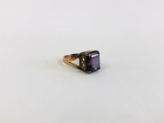 A YELLOW METAL AMETHYST RING IN CAGE SETTING SIZE G/H