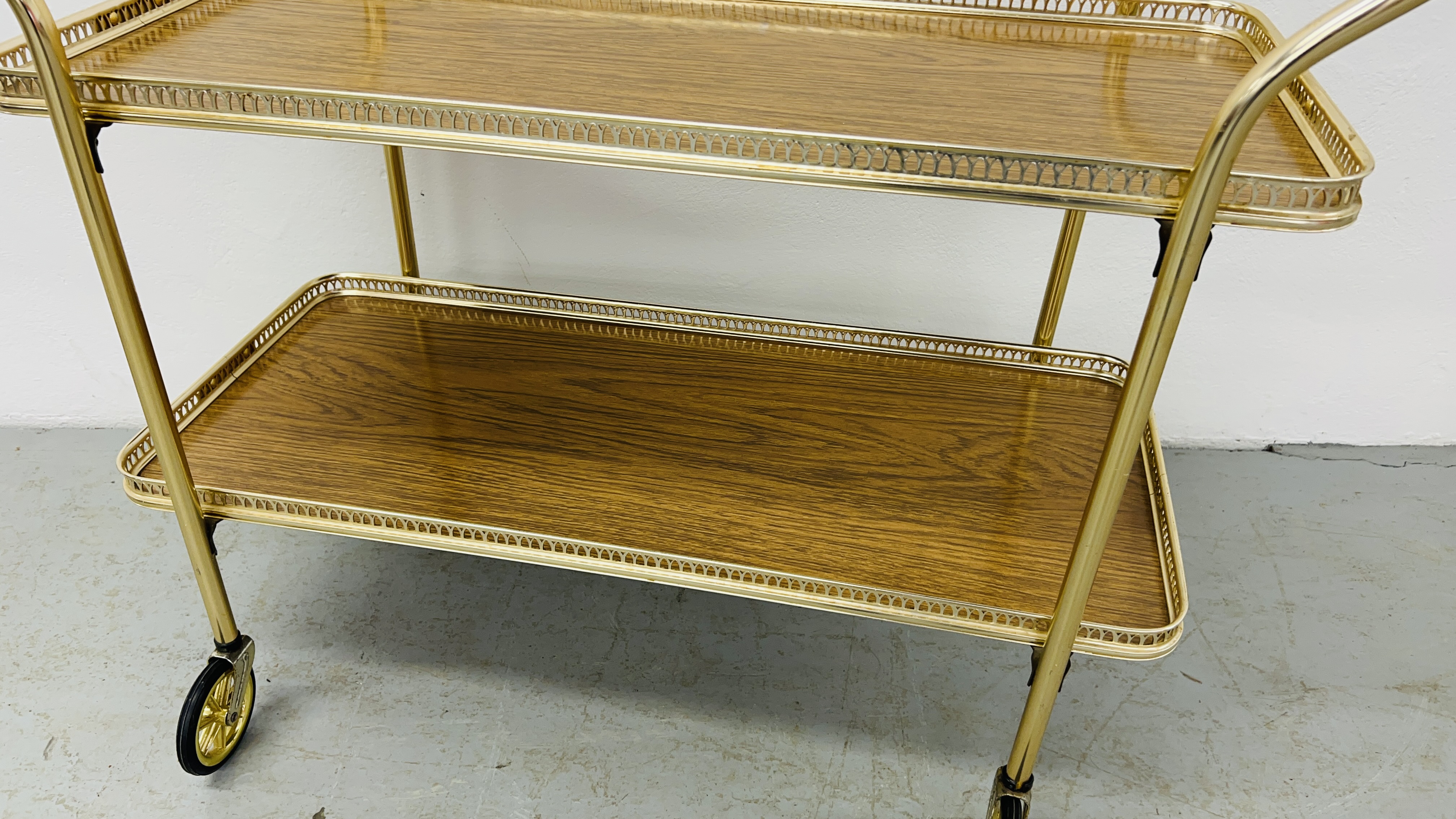 A RETRO TWO TIER TROLLEY - Image 3 of 7