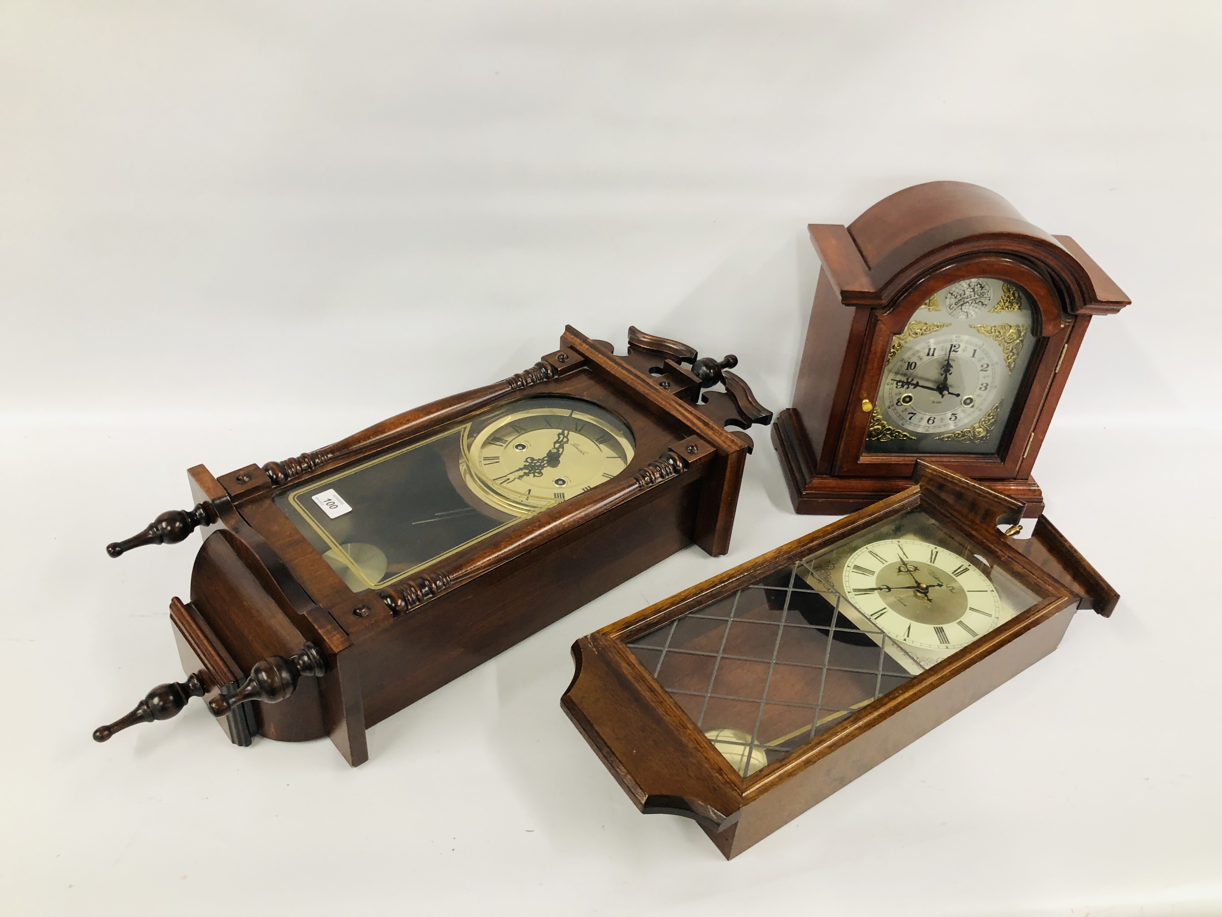 MODERN MAHOGANY FINISH MANTEL CLOCK ALONG WITH TWO WALL CLOCKS ONE MARKED LINCOLN THE OTHER WILLIAM