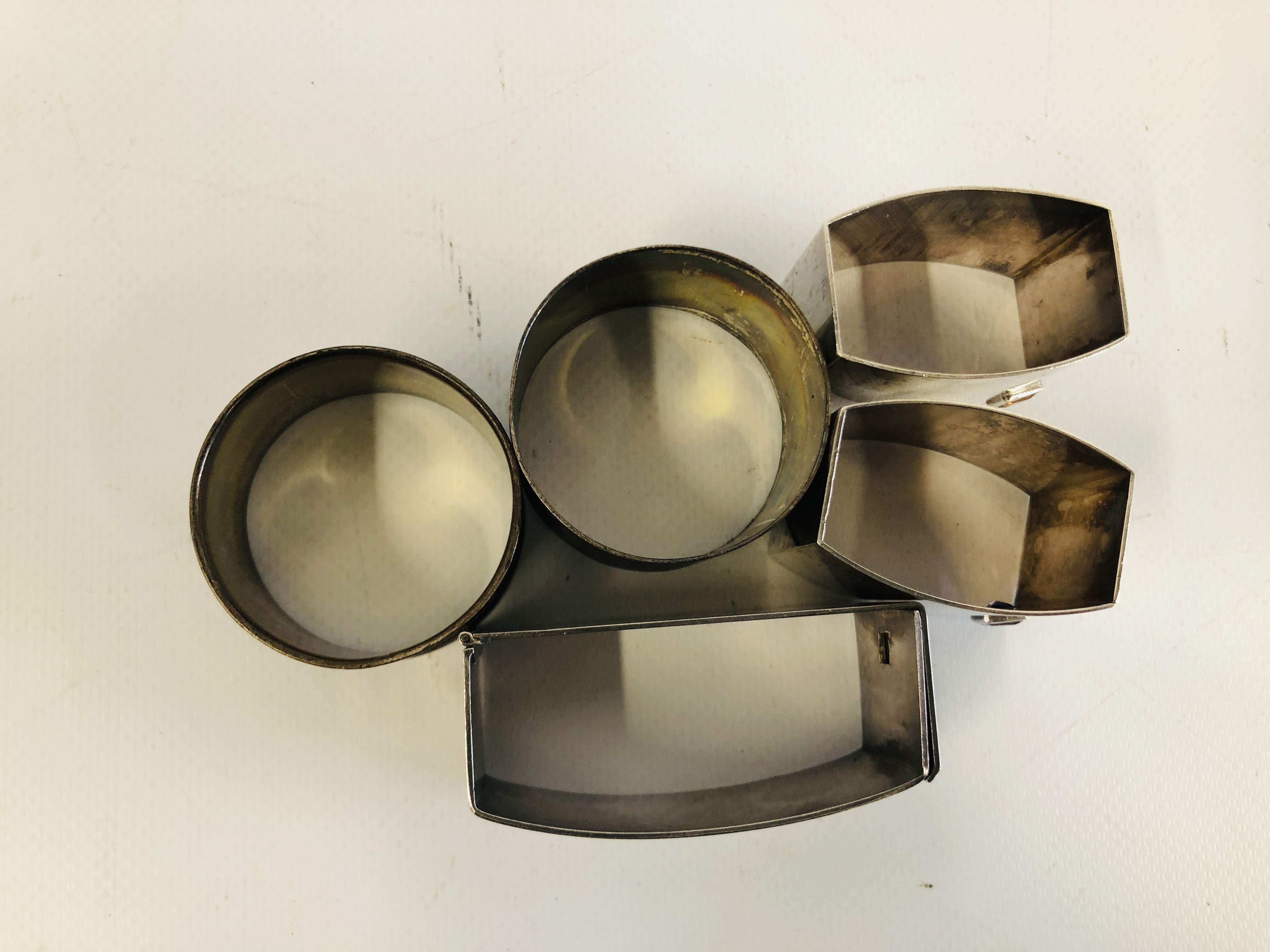 A PAIR OF SILVER STONE SET NAPKIN RINGS MAKER H.W. - Image 5 of 7