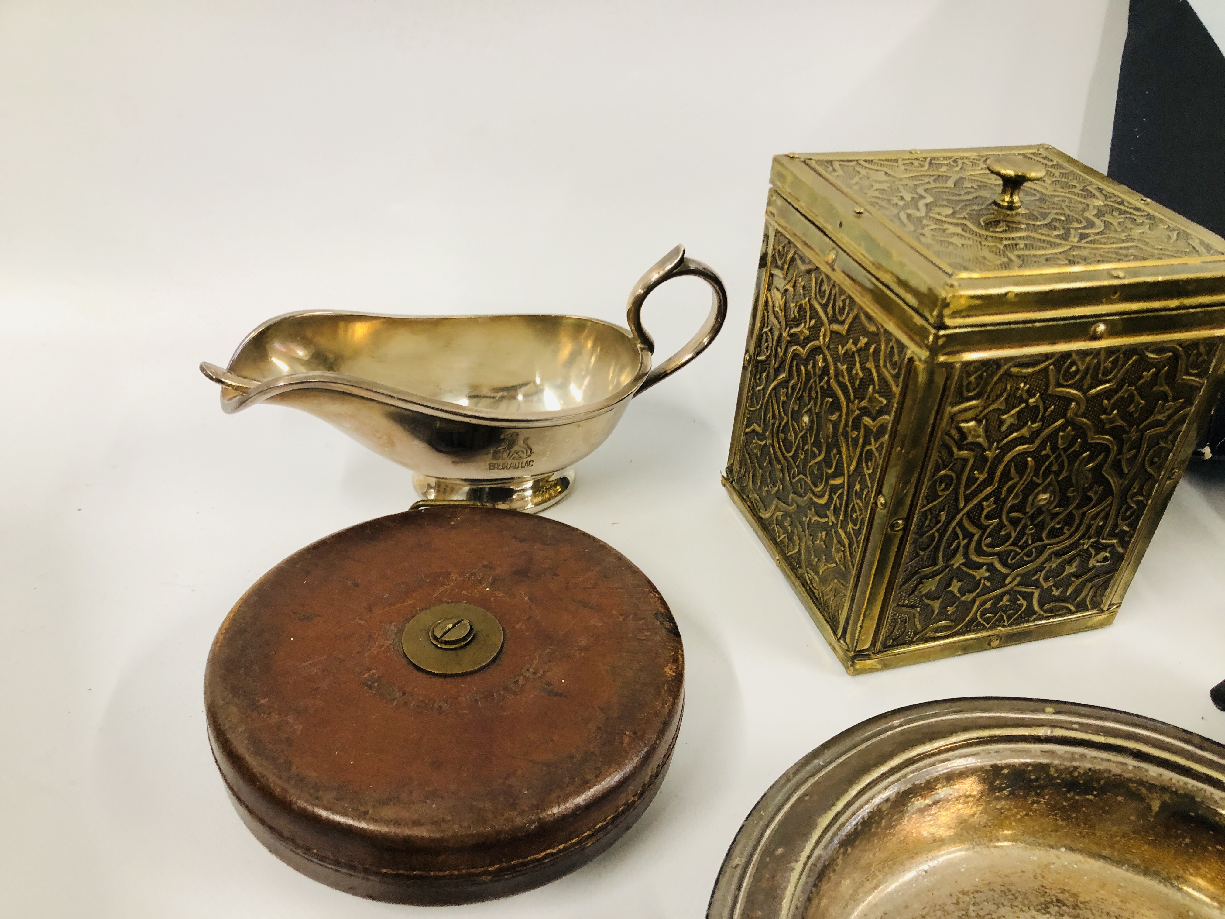 BOX OF COLLECTABLES TO INCLUDE A VINTAGE BRASS TEA CADDY, BAROMETER, CIGARETTE BOX AND TWO CASES, - Image 6 of 7