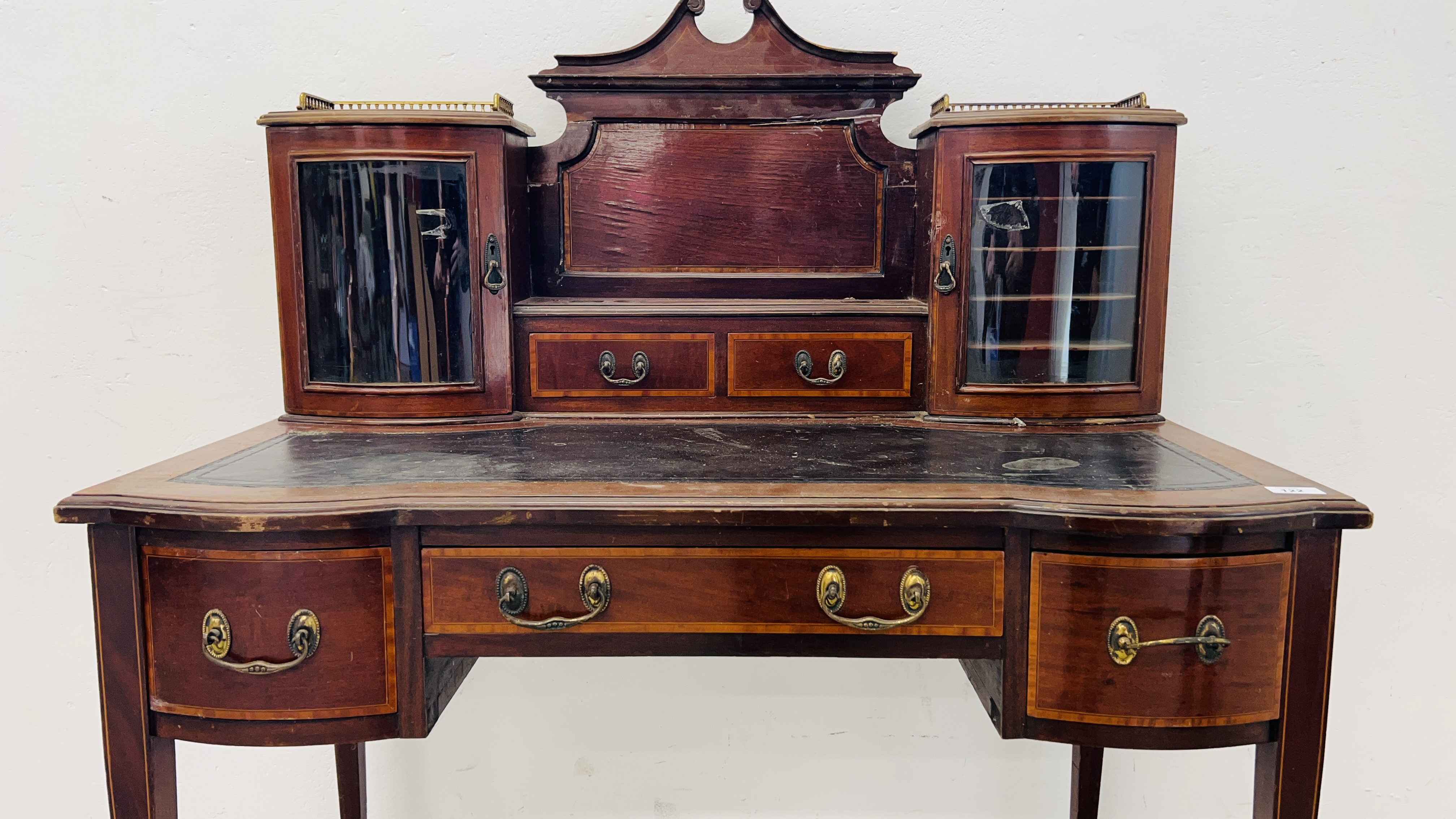 AN EDWARDIAN MAHOGANY AND INLAID WRITING DESK, - Image 3 of 19