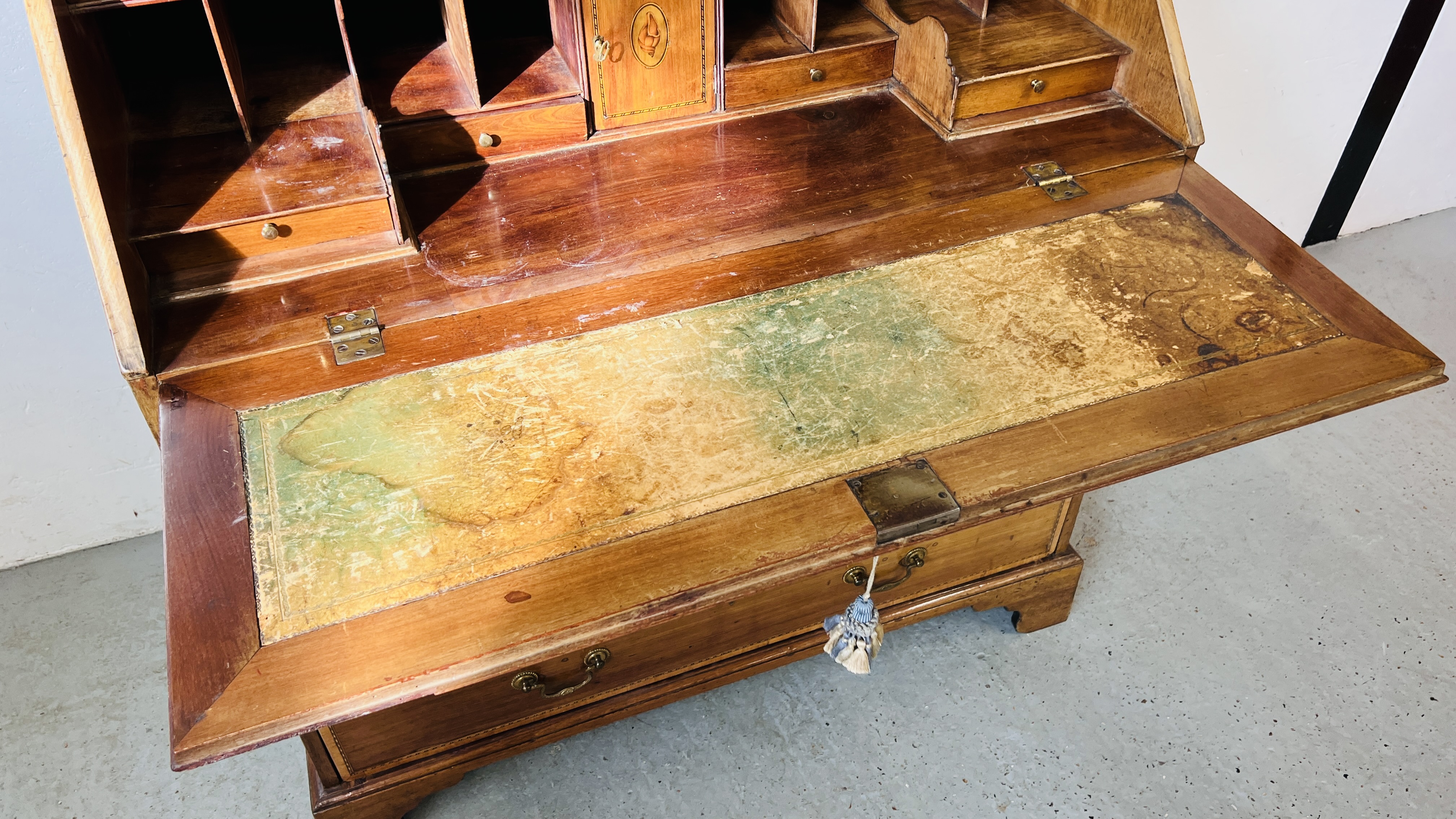 AN IMPRESSIVE EDWARDIAN MAHOGANY BUREAU BOOKCASE WITH WELL FITTED INTERIOR, - Image 16 of 28