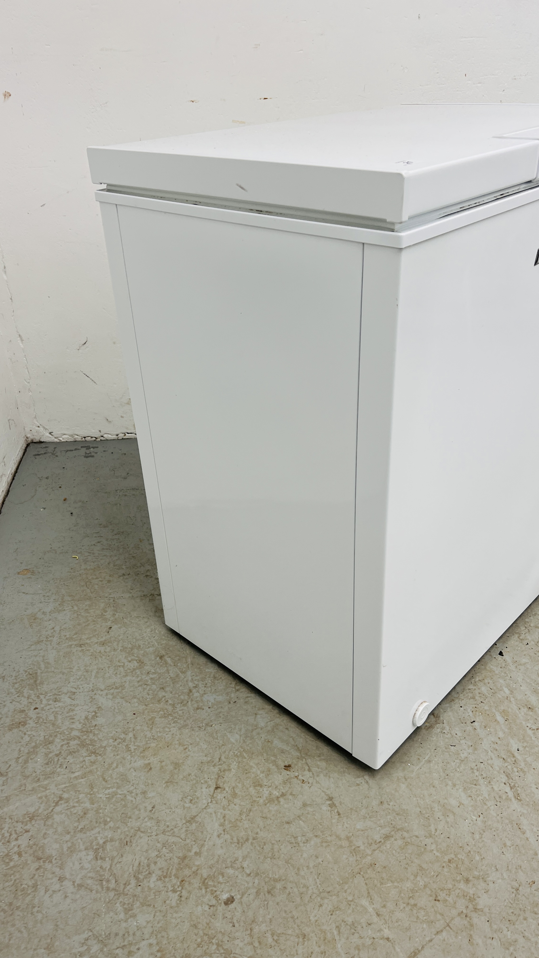 LEC CHEST FREEZER - SOLD AS SEEN. - Image 3 of 8