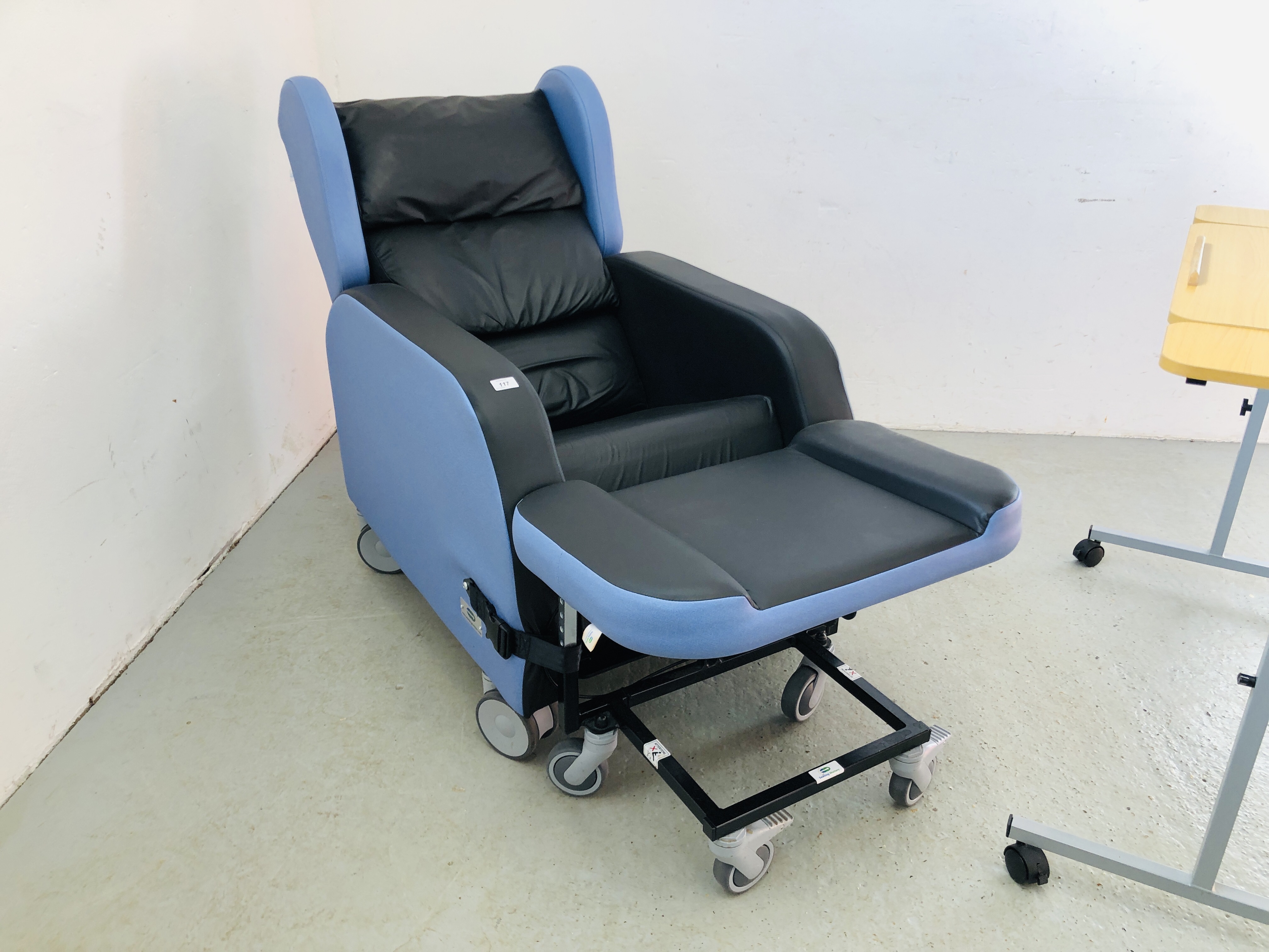 A "SEATING MATTRESS" RECLINING MOBILITY EASY CHAIR AND MATCHING FOOTSTOOL AND ADJUSTABLE BED/CHAIR - Image 6 of 7