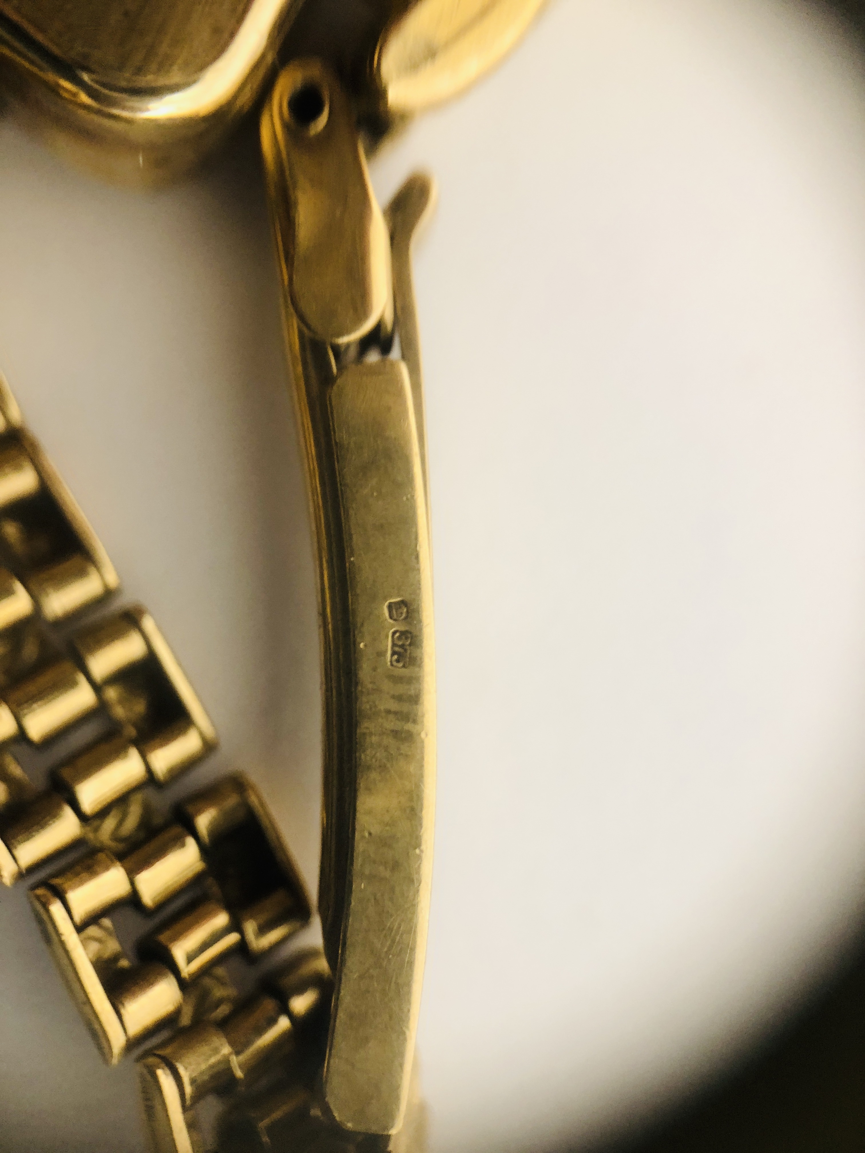 ROTARY LADIES 9CT. GOLD CASED WRIST WATCH ON 9CT. GOLD STRAP ALONG WITH A VINTAGE 9CT. - Image 5 of 12